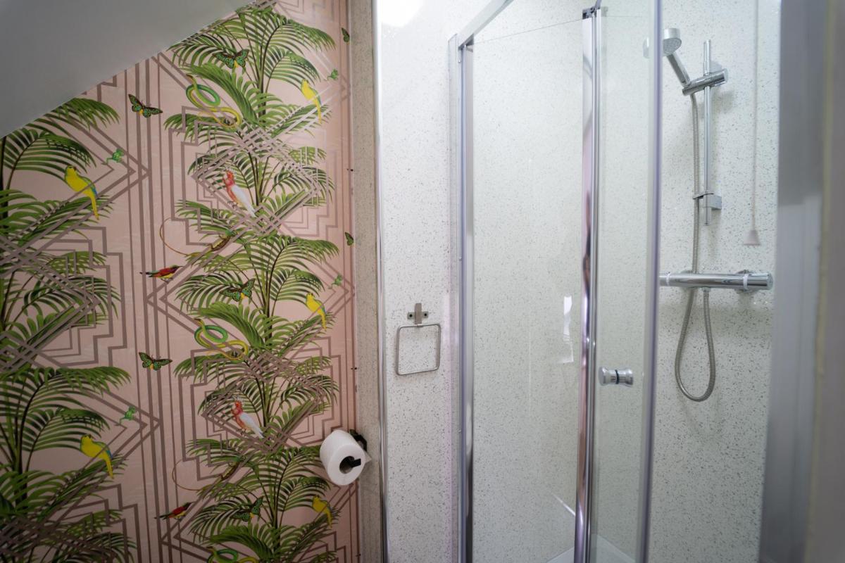 Twin Room with Private Bathroom photo 3