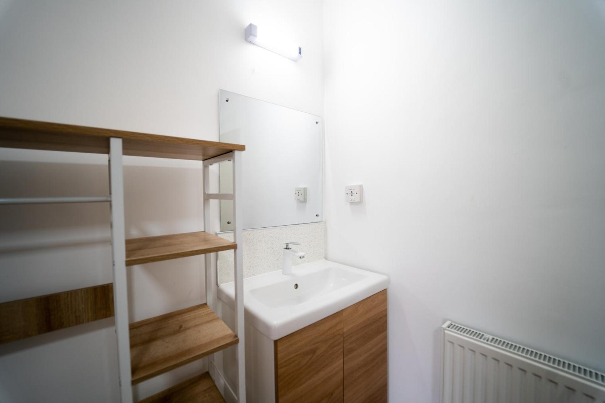 Twin Room with Private Bathroom photo 2