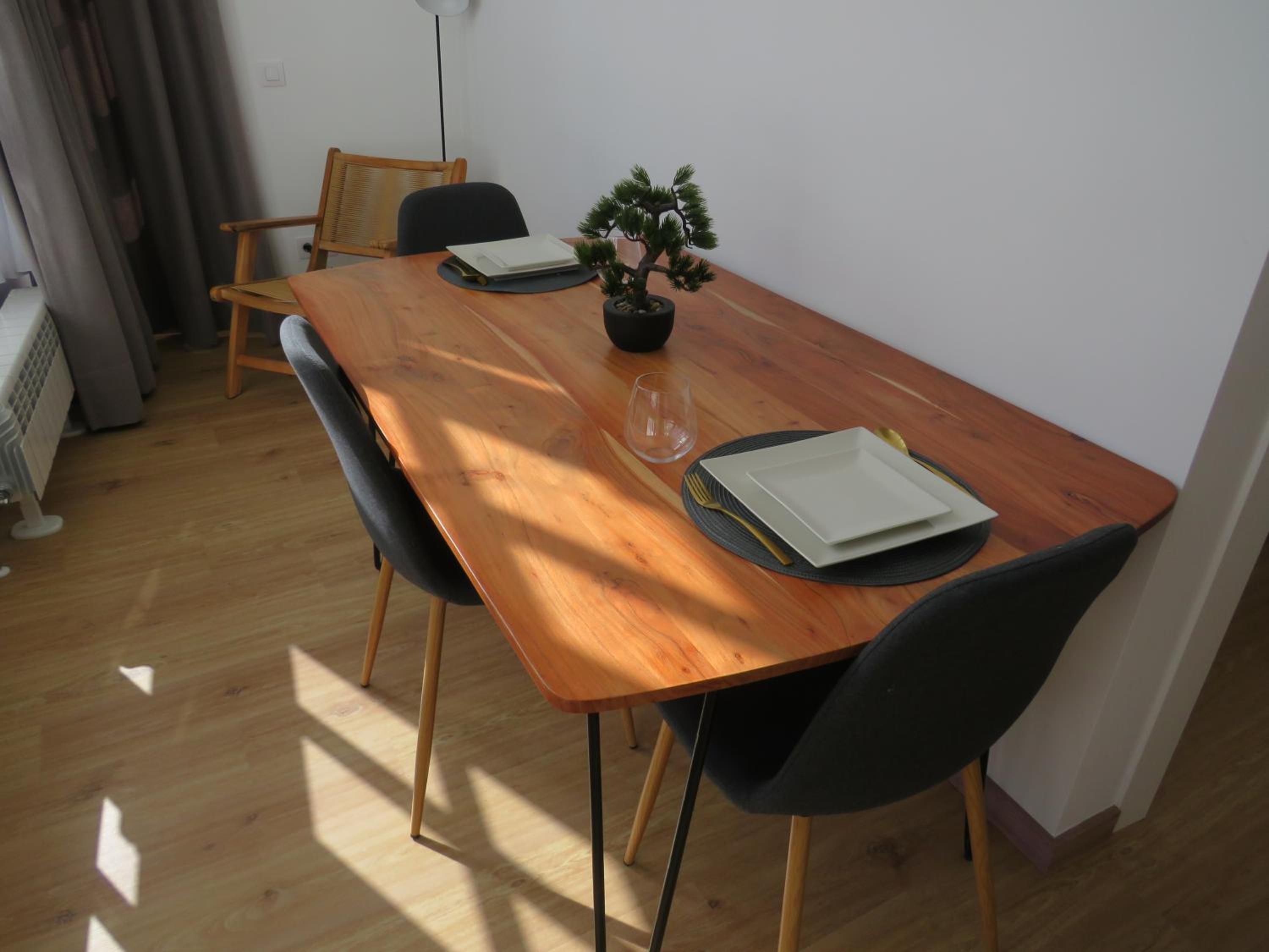 One-Bedroom Apartment - Photo 2