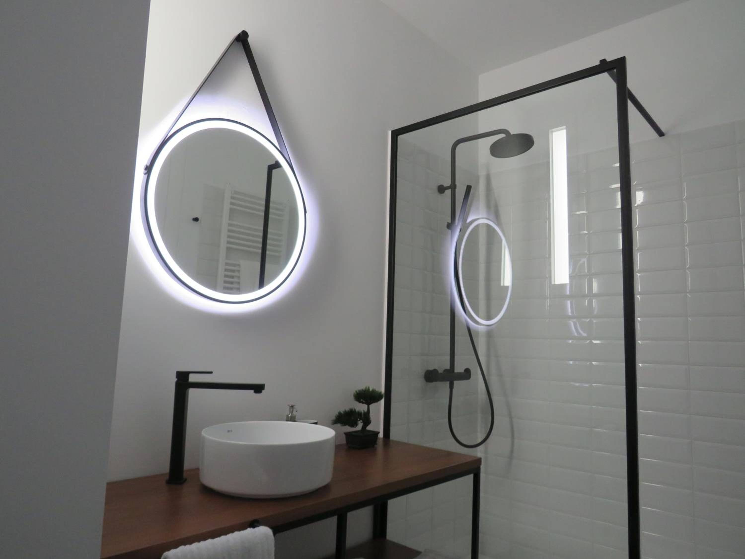 One-Bedroom Apartment - Photo 3