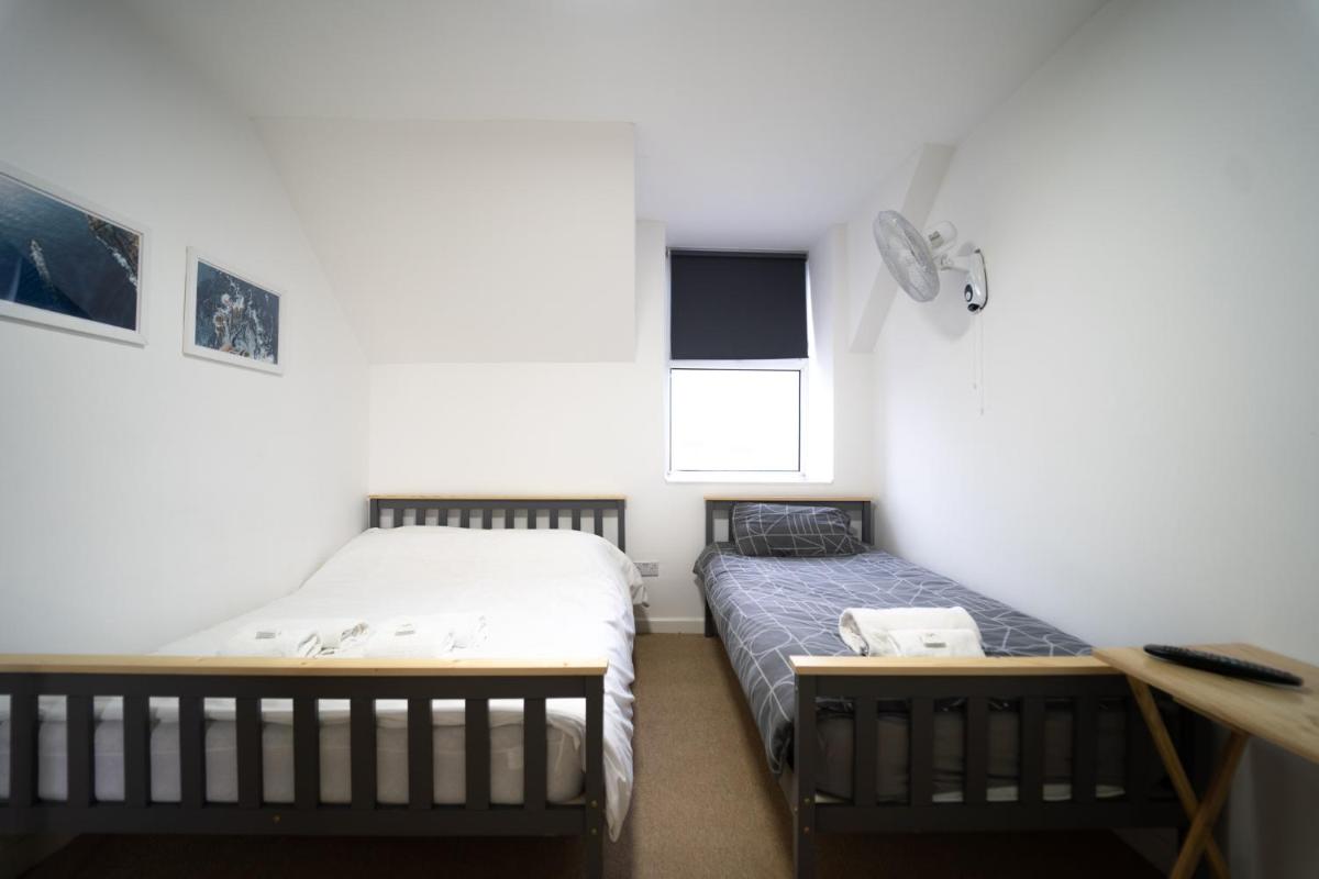 Twin Room with Private Bathroom photo 2
