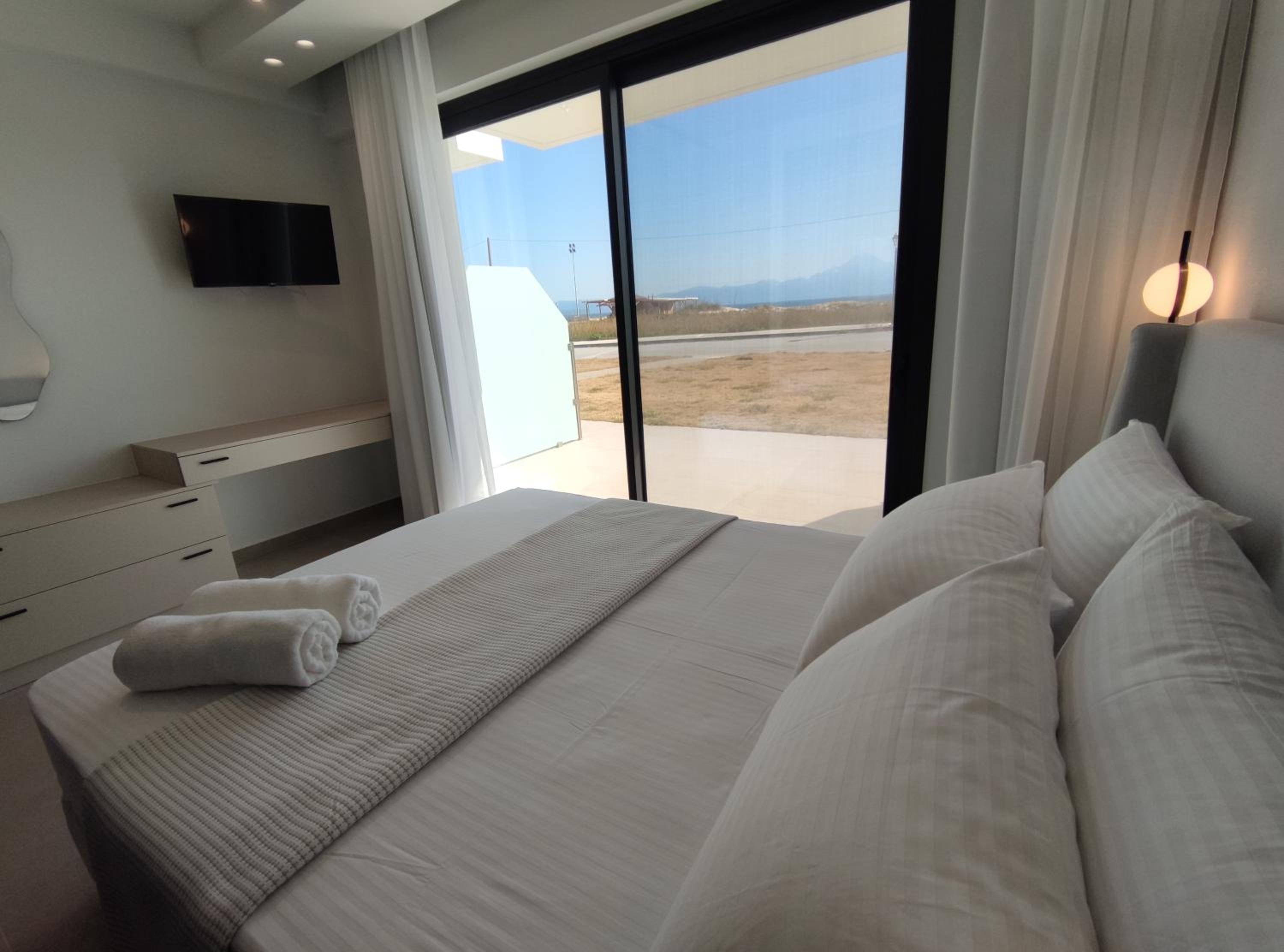 Deluxe Double Room with Sea View photo 3