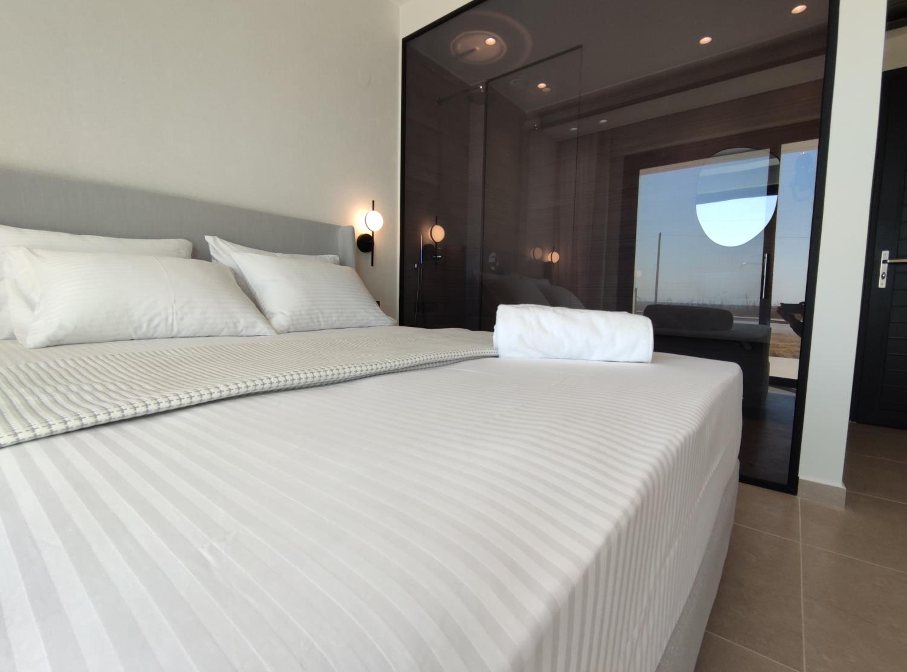 Deluxe Double Room with Sea View photo 2