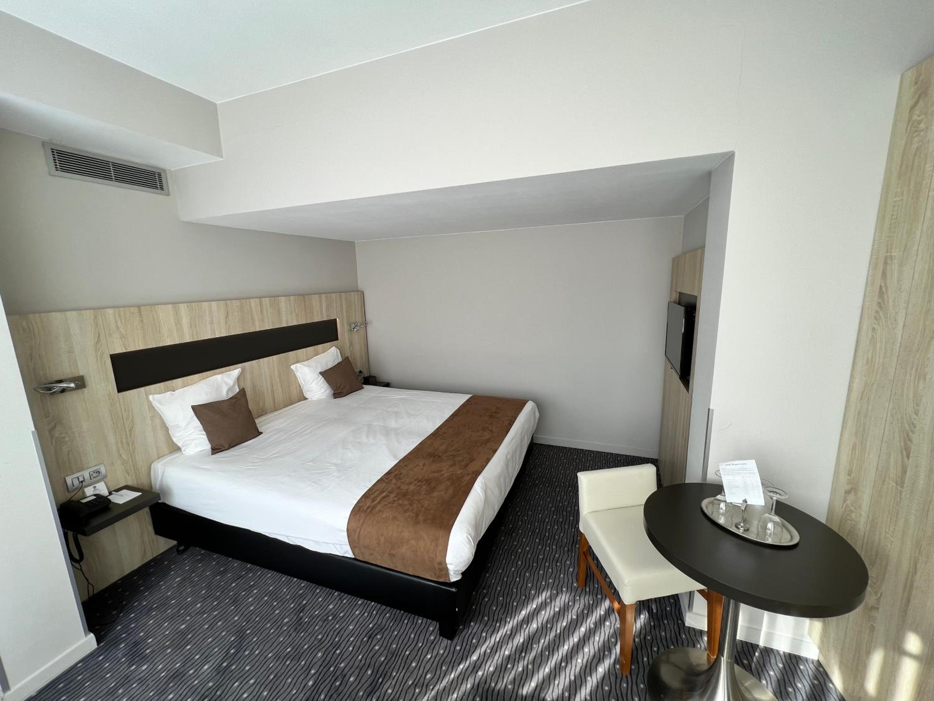 Standard Queen Room - Photo 19