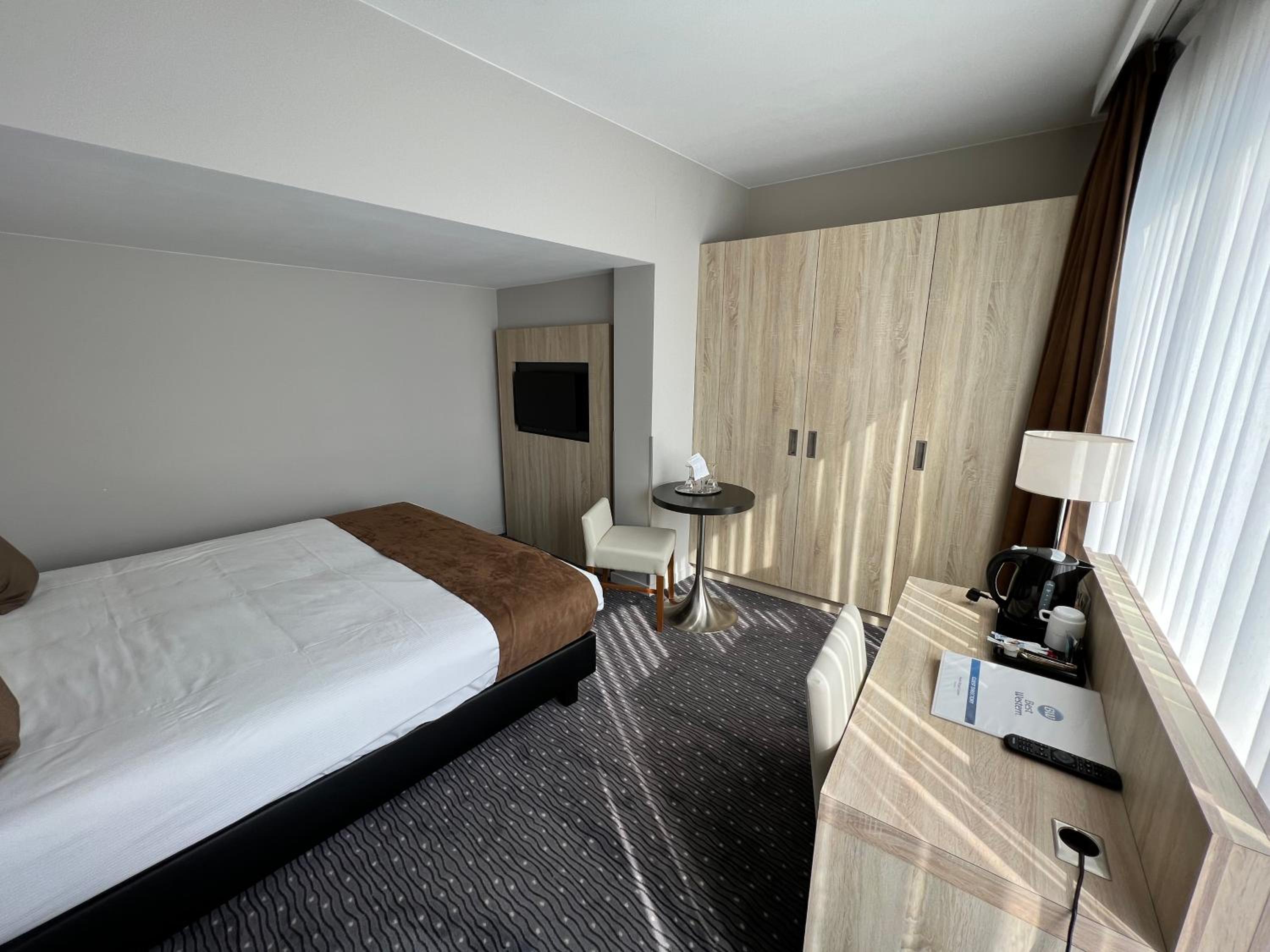 Standard Queen Room - Photo 26