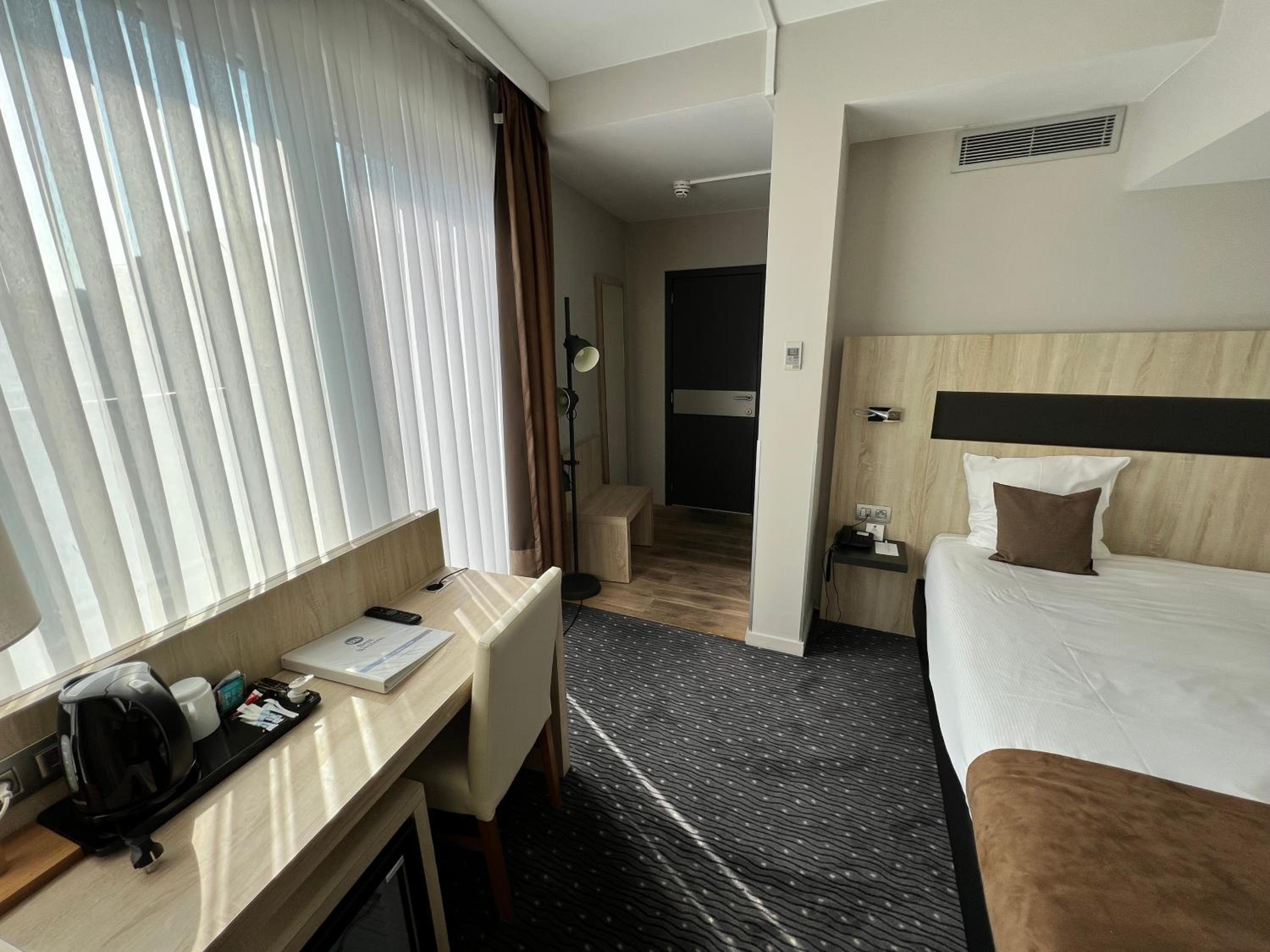 Standard Queen Room - Photo 28