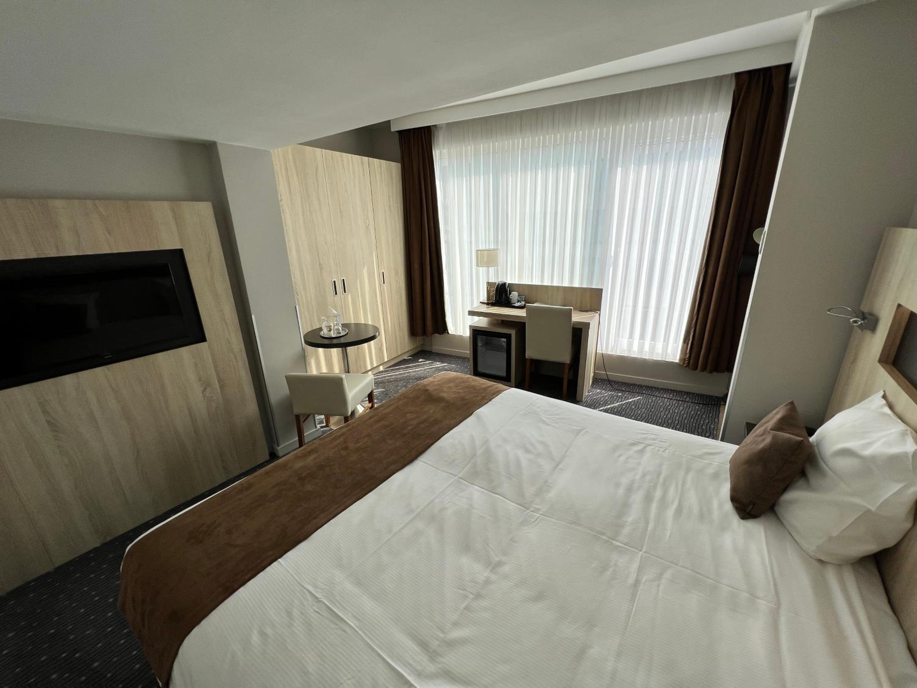 Standard Queen Room - Photo 14