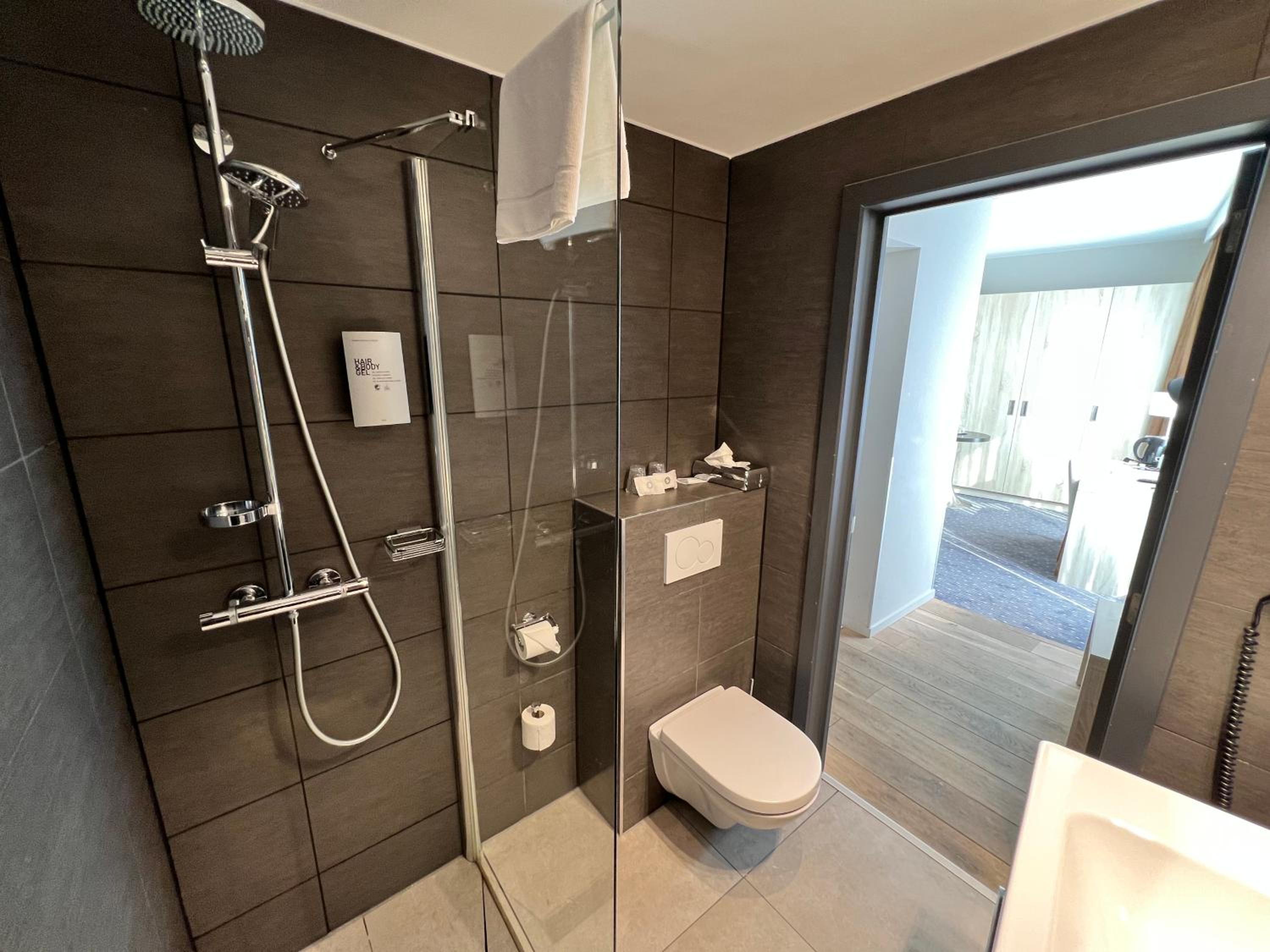 Standard Queen Room - Photo 5