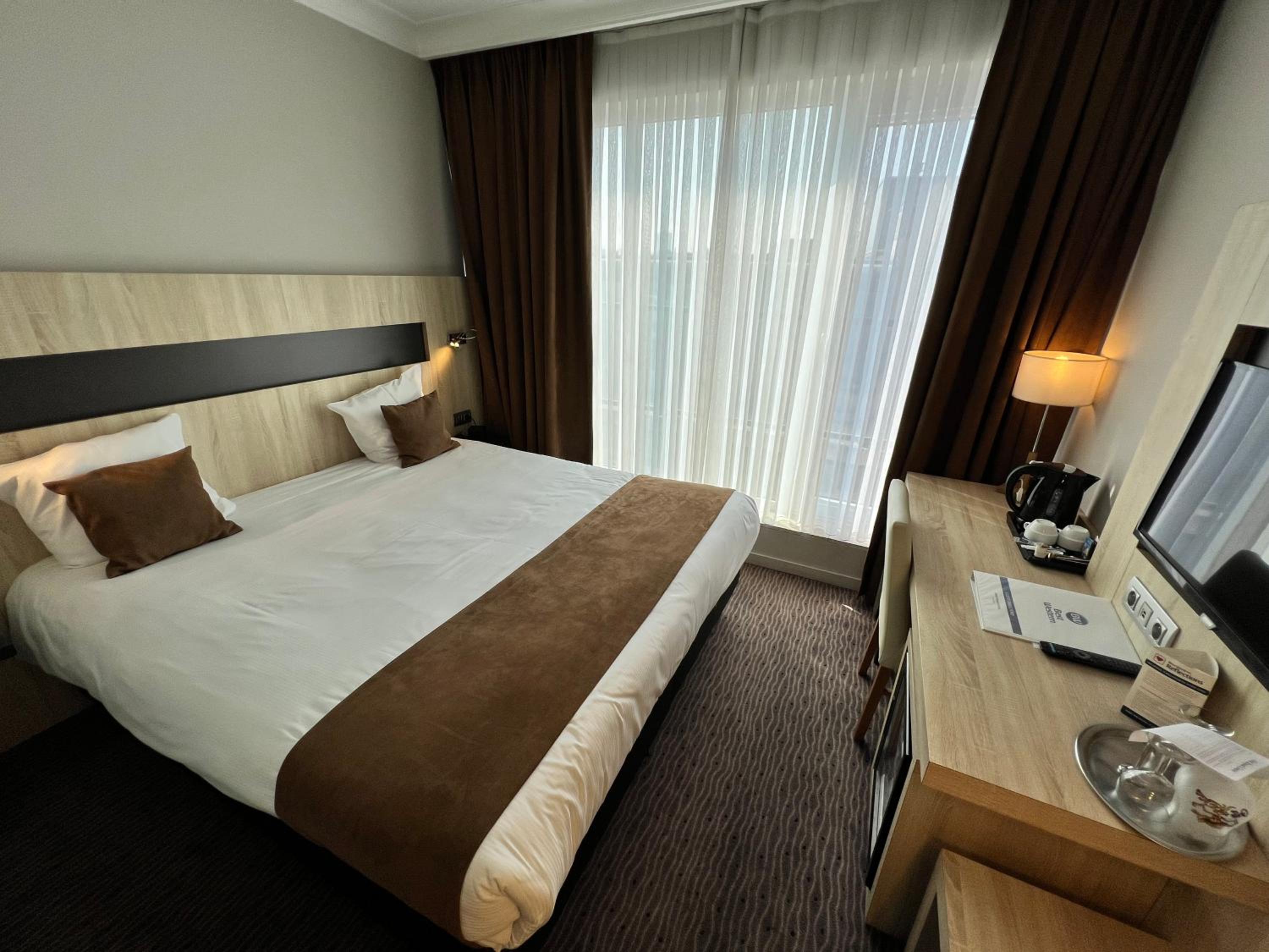 Standard Queen Room - Photo 9
