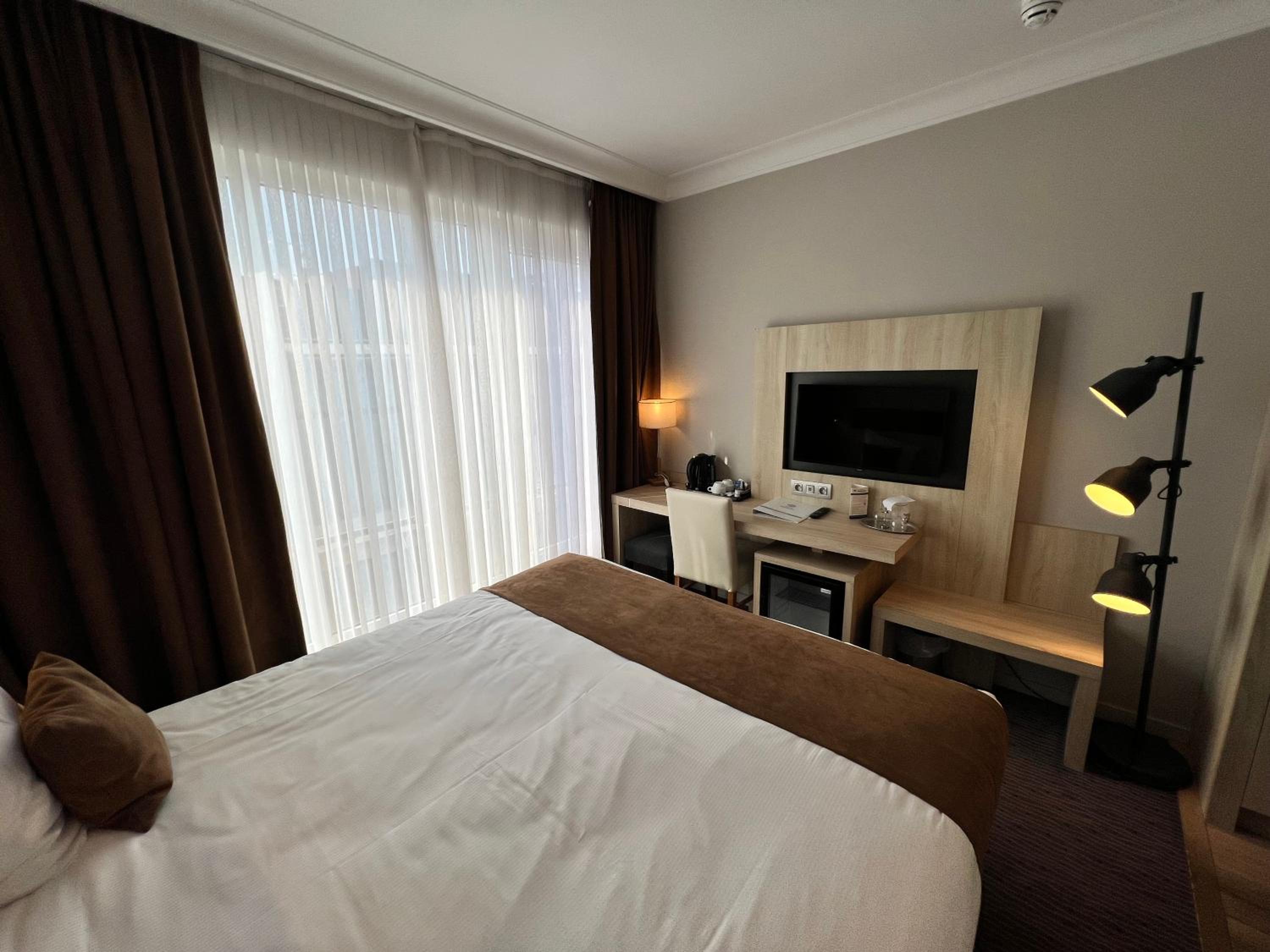 Standard Queen Room - Photo 6