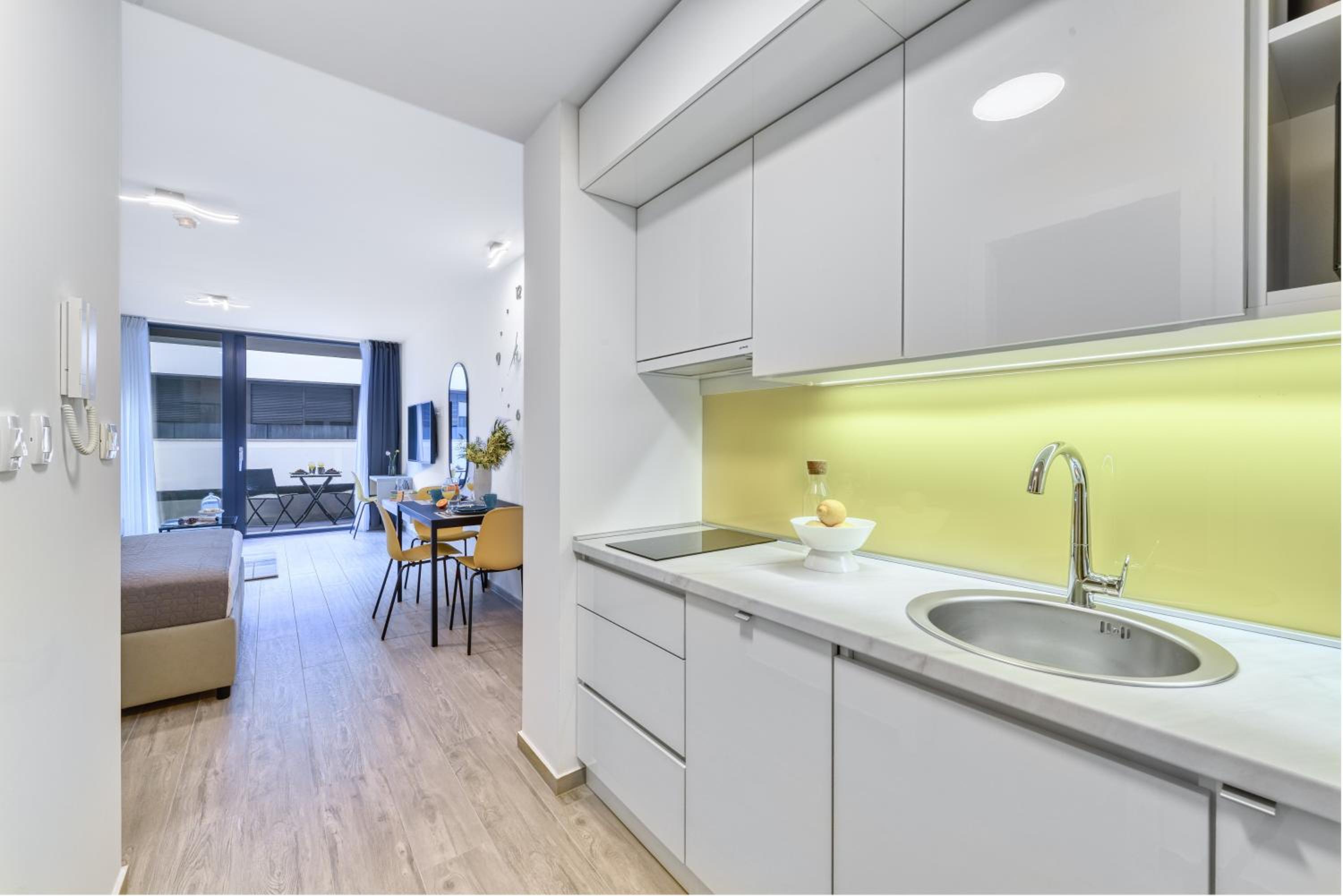 Premium Studio Apartment With Balcony photo 3