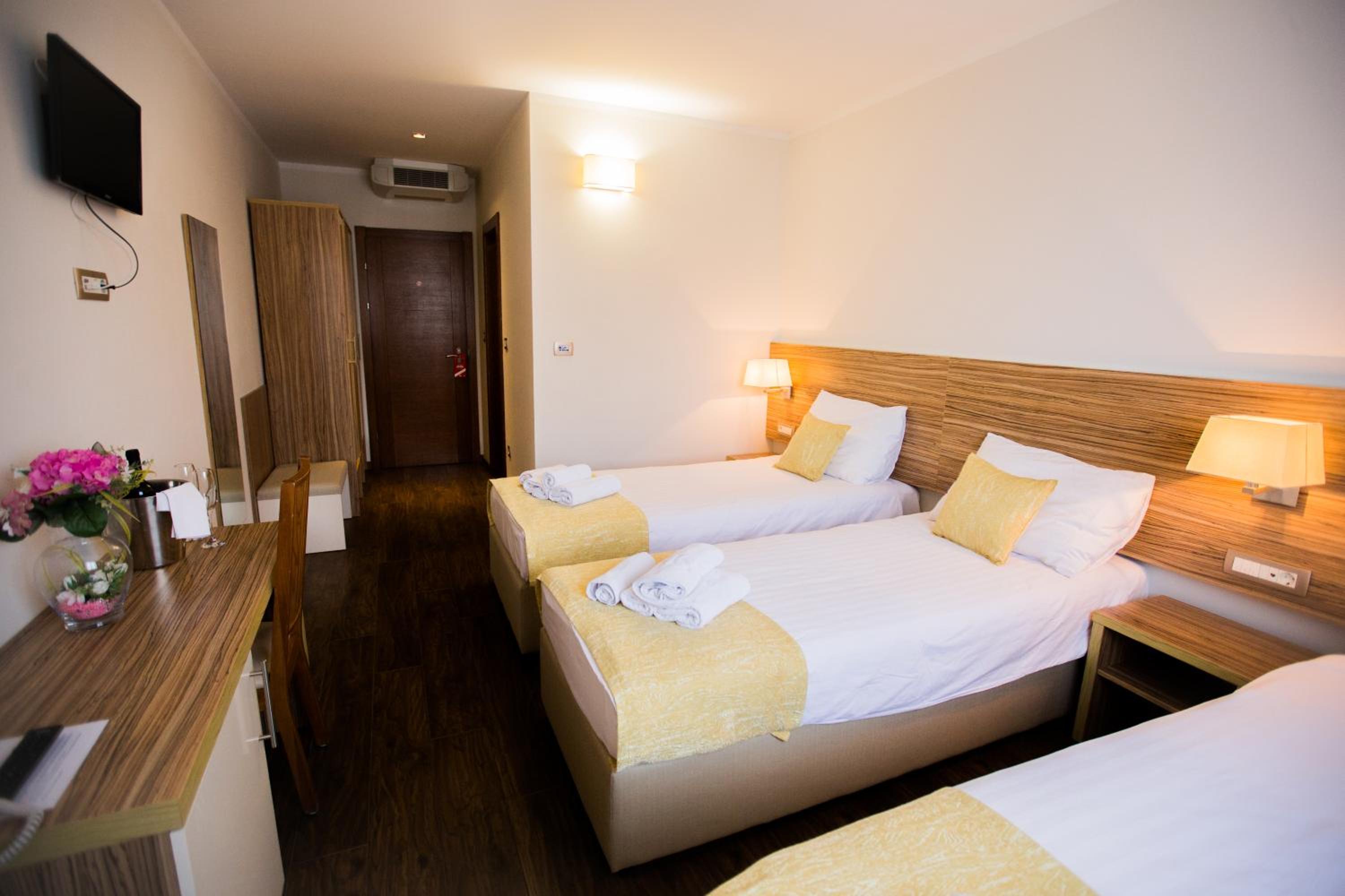 Standard Triple Room photo 2