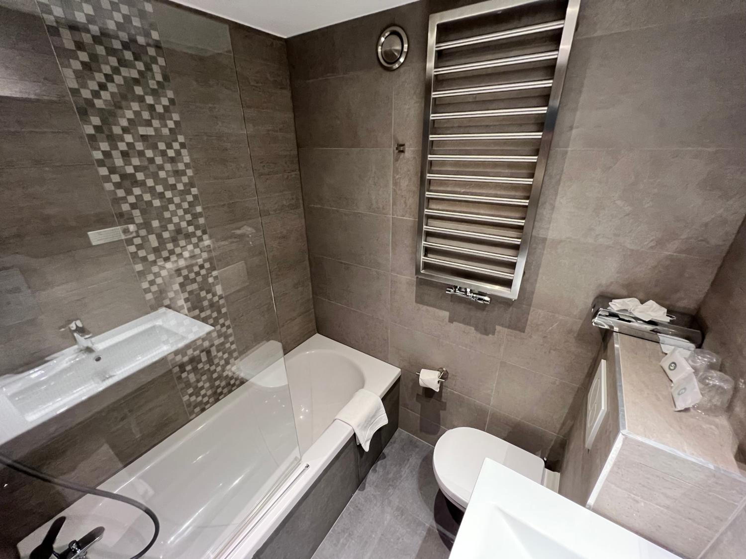 Standard Twin Room - Photo 19