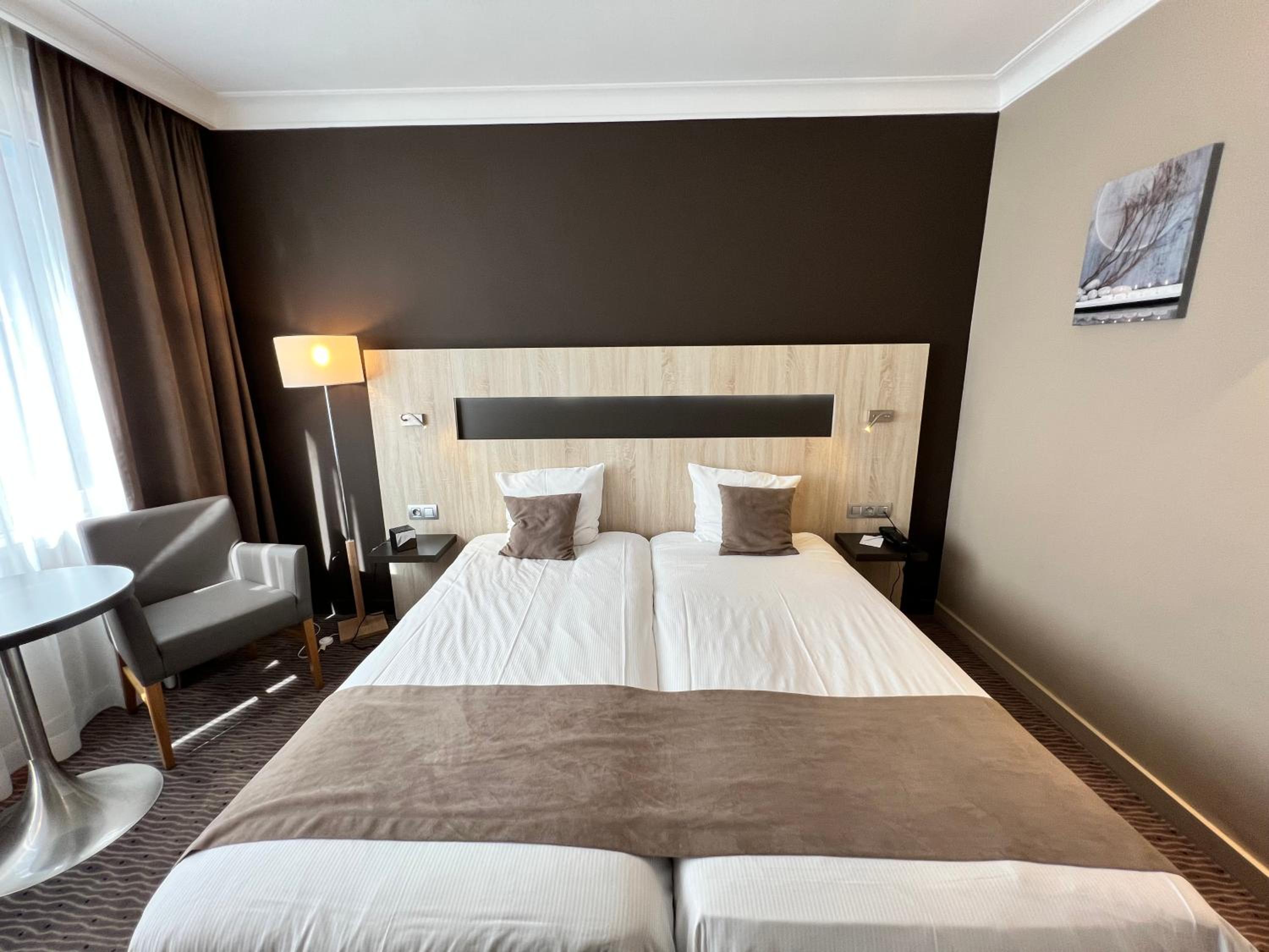 Standard Twin Room - Photo 14