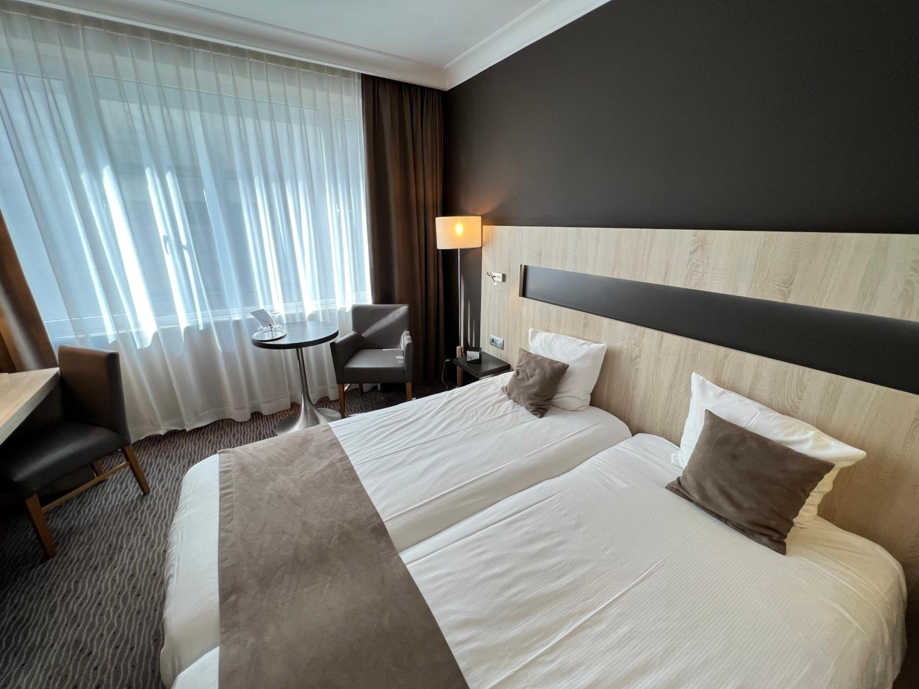 Standard Twin Room - Photo 13