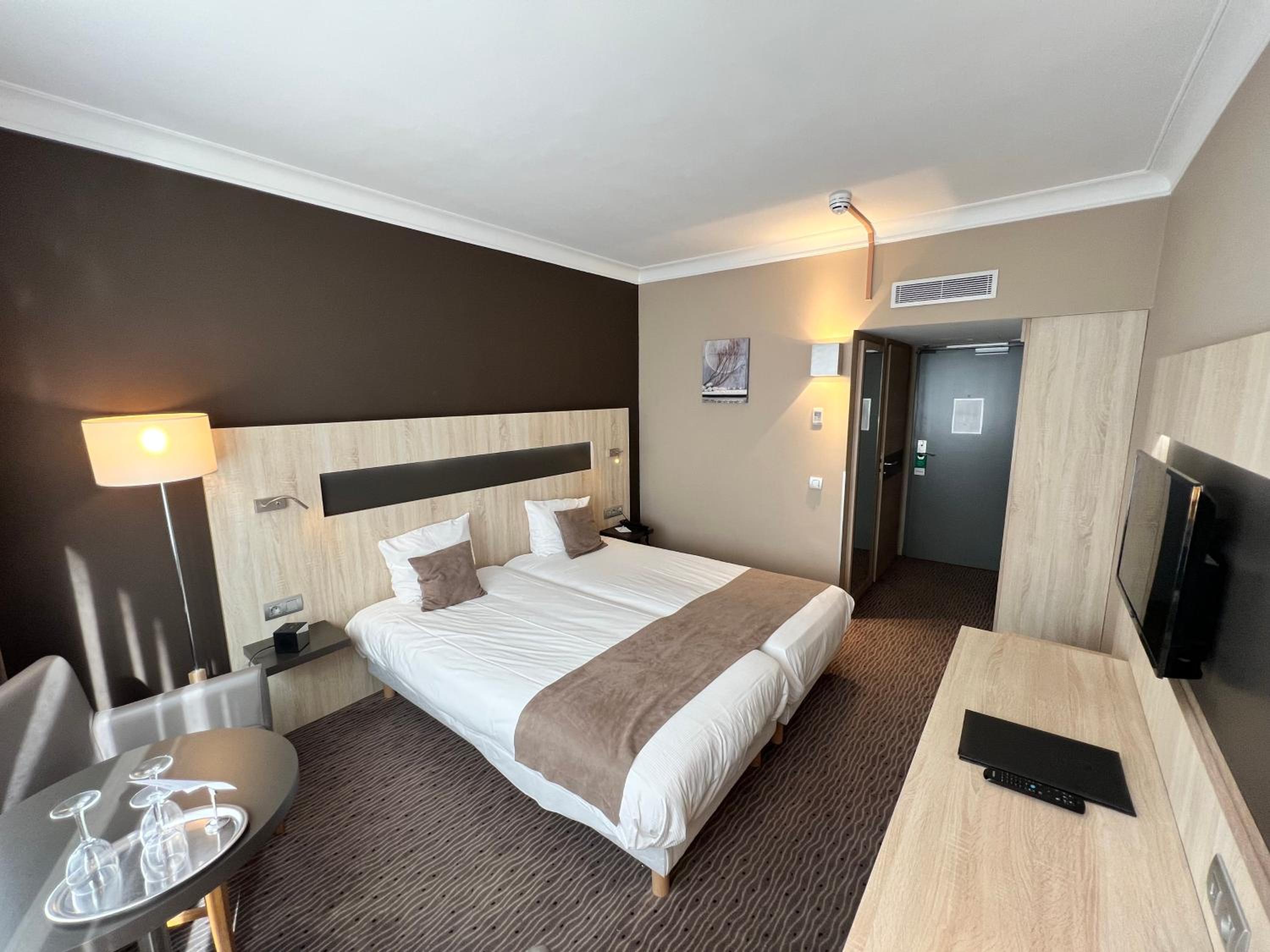 Standard Twin Room - Photo 3