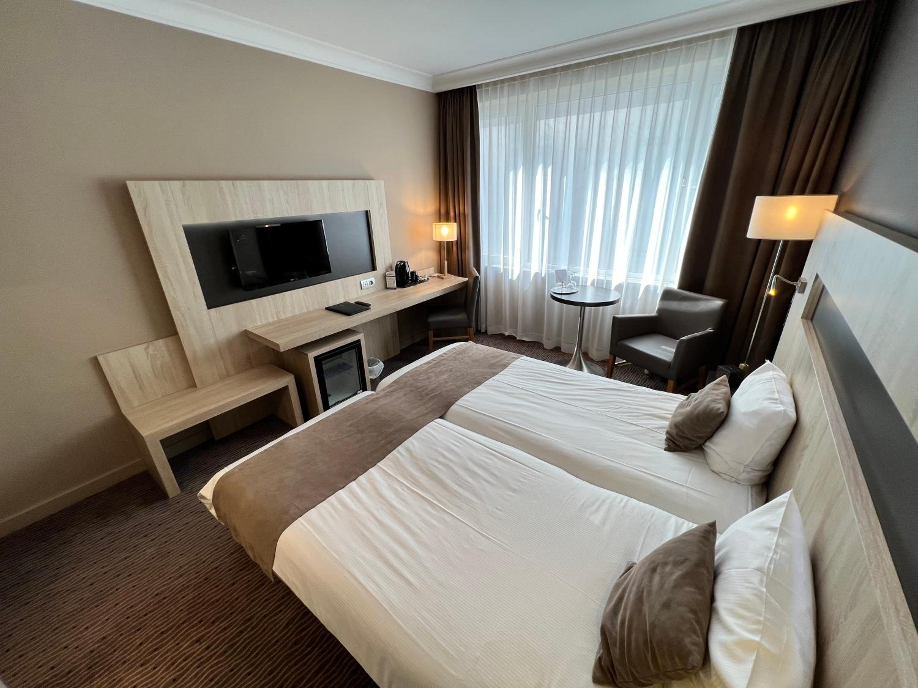 Standard Twin Room - Photo 8