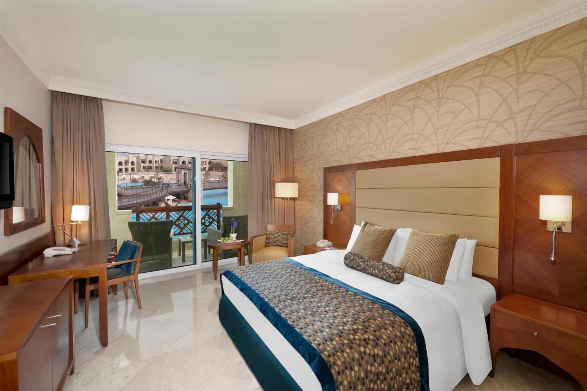Standard King Room with Pool View photo 1