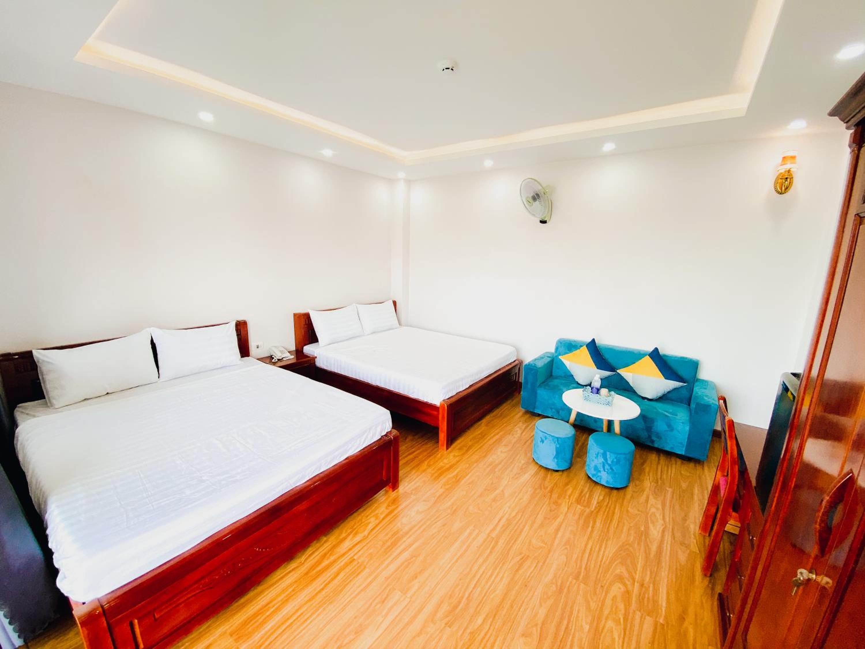 Quadruple Room with Balcony photo 3