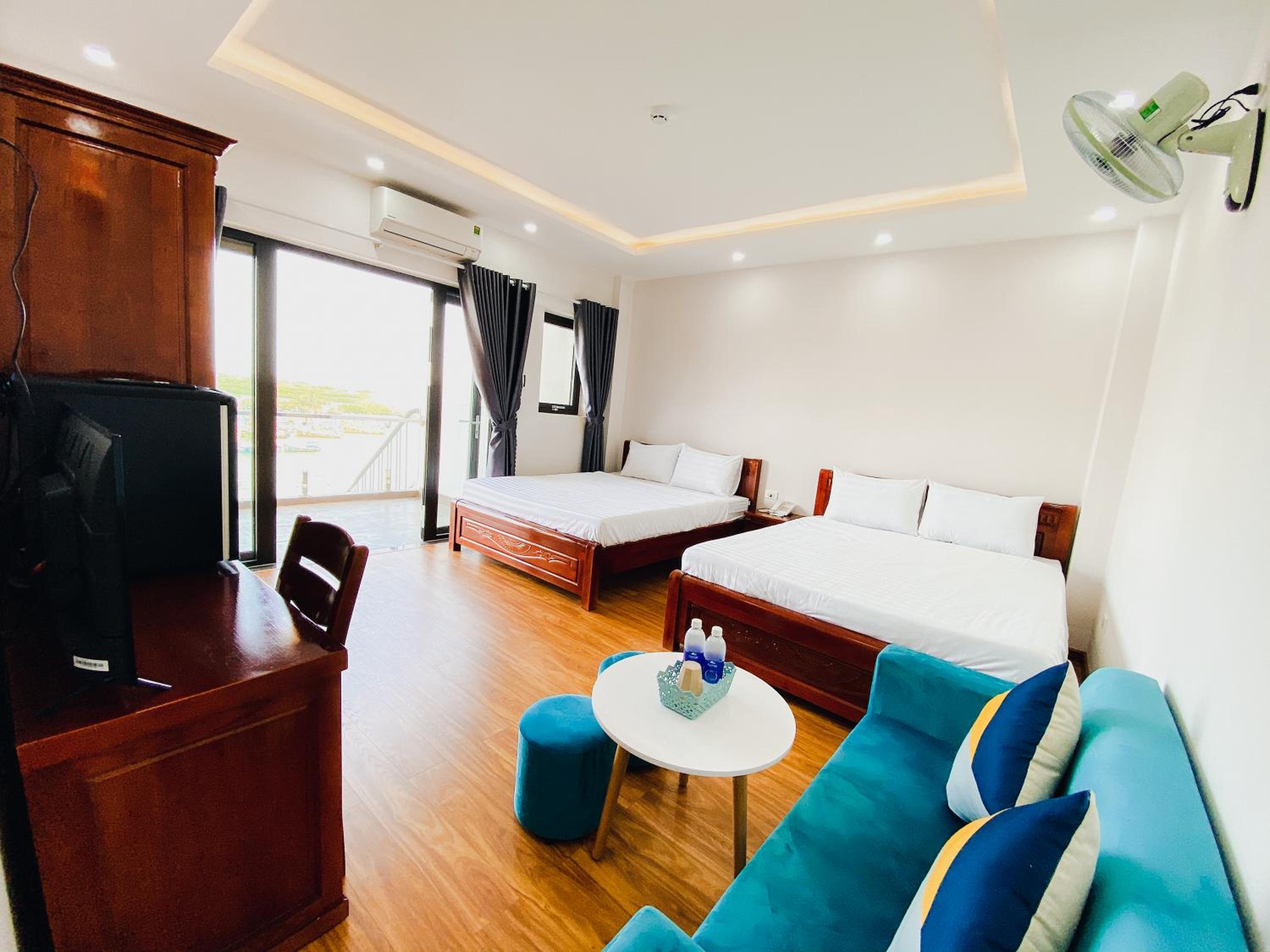 Quadruple Room with Balcony photo 1