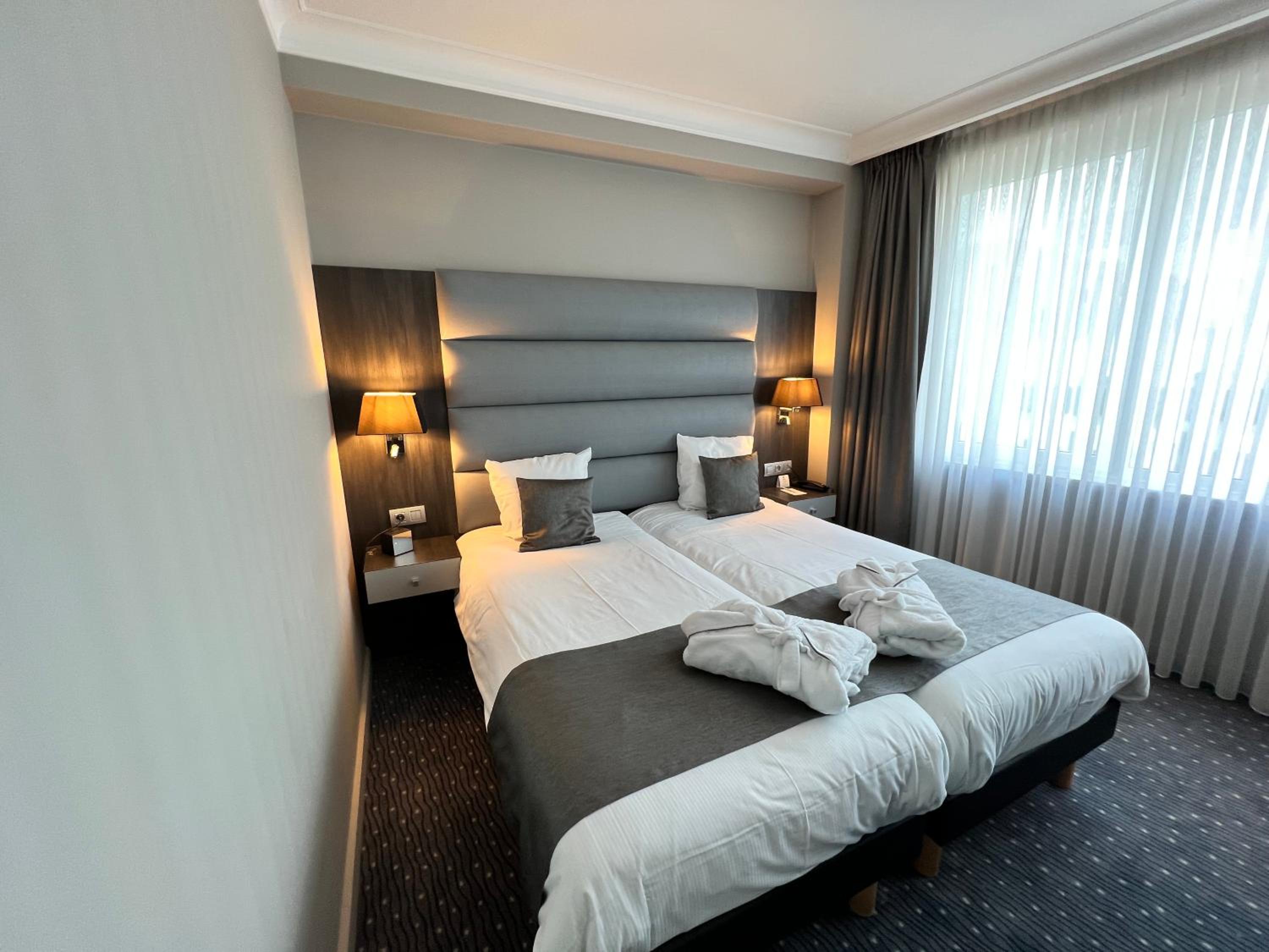 Executive Queen Room - Photo 23