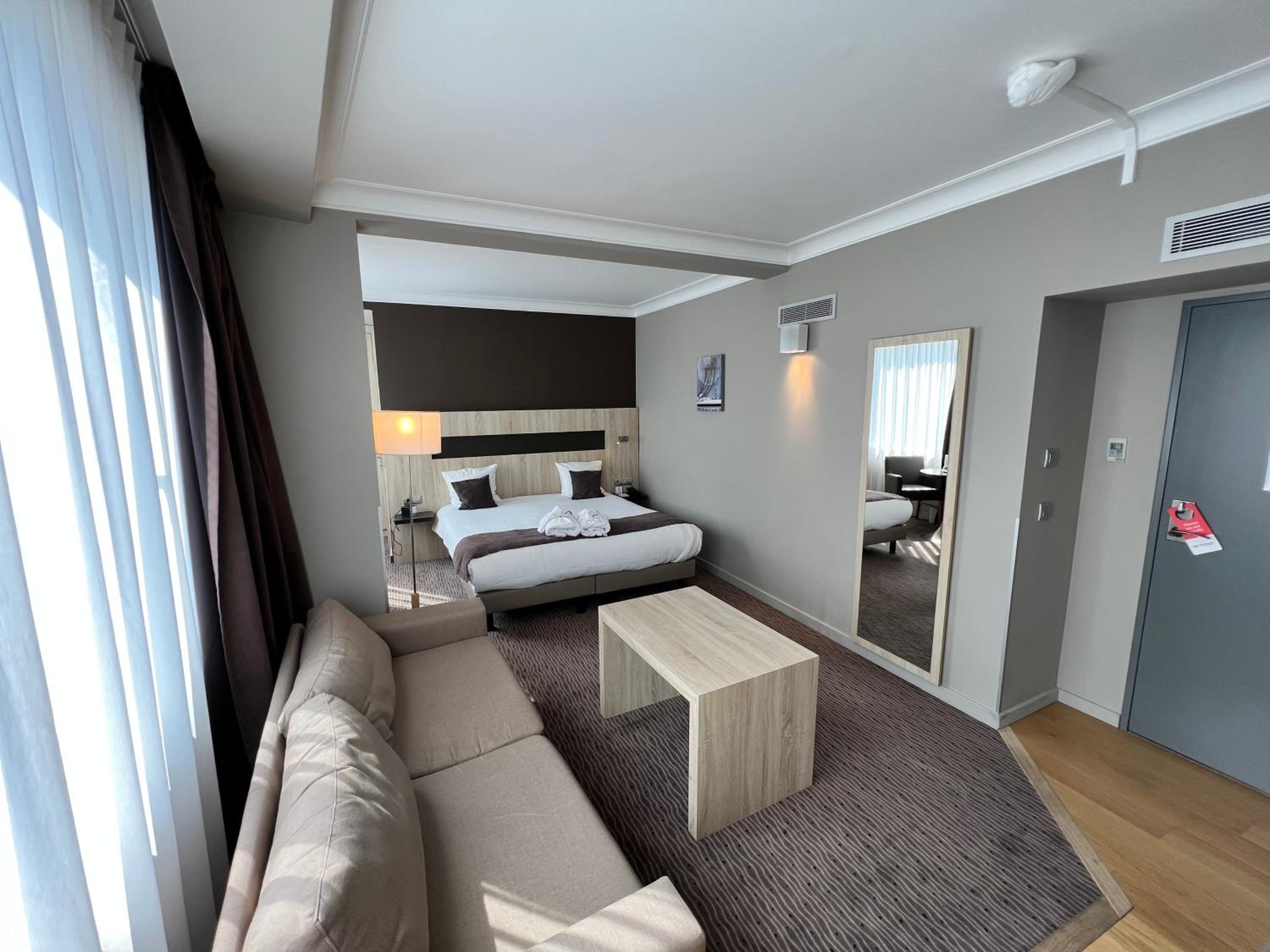 Executive Queen Room - Photo 20