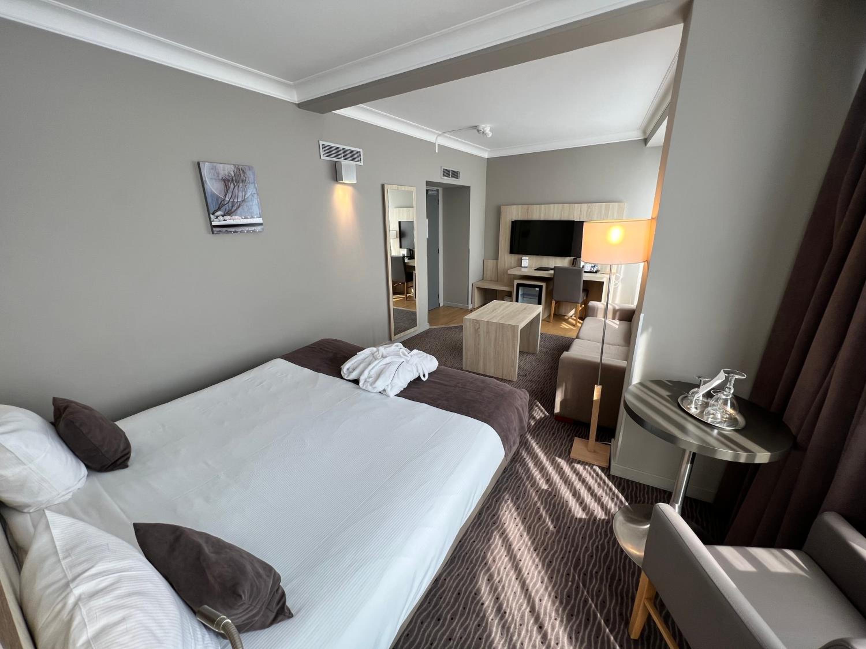Executive Queen Room - Photo 11