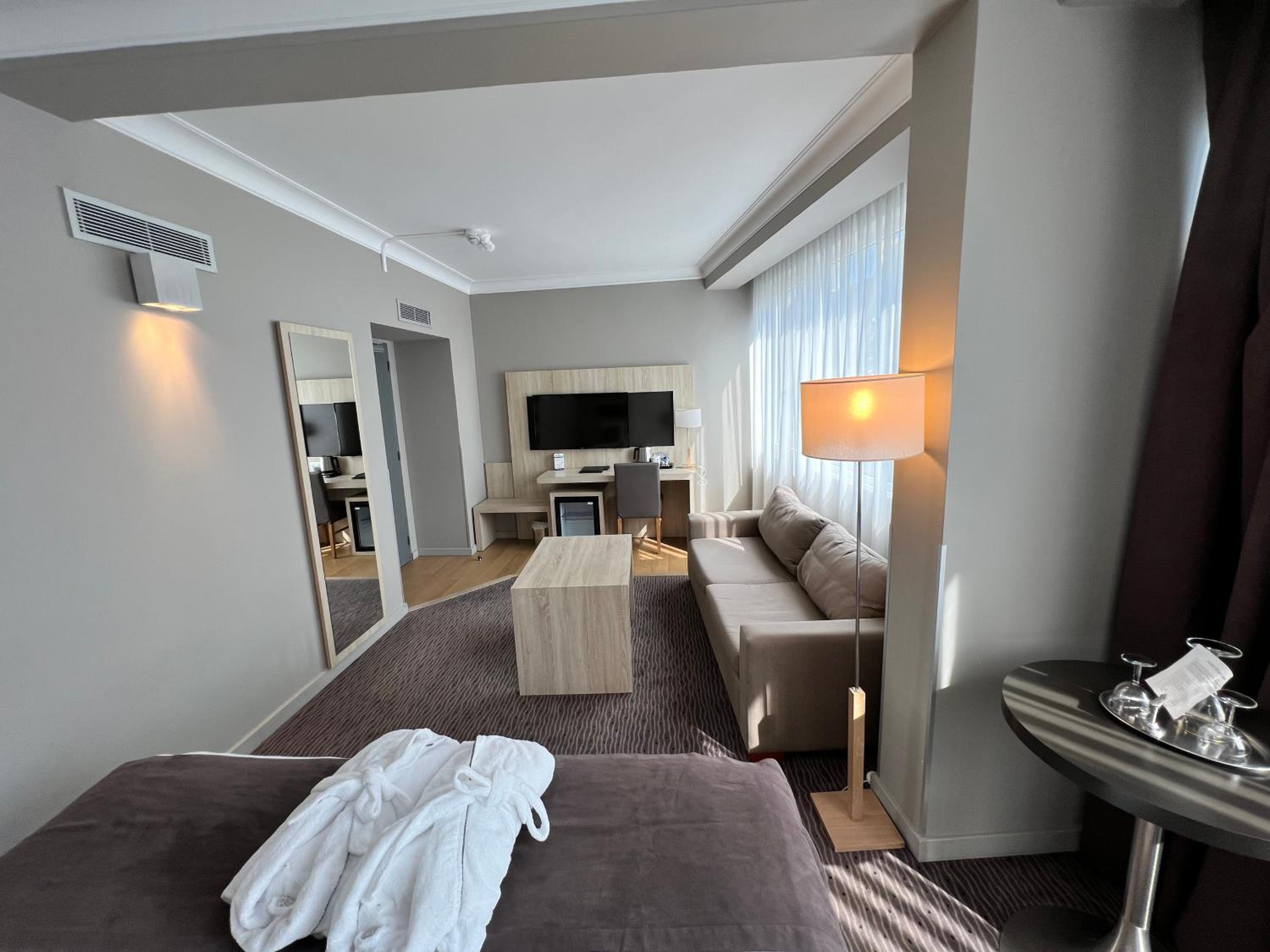 Executive Queen Room - Photo 4