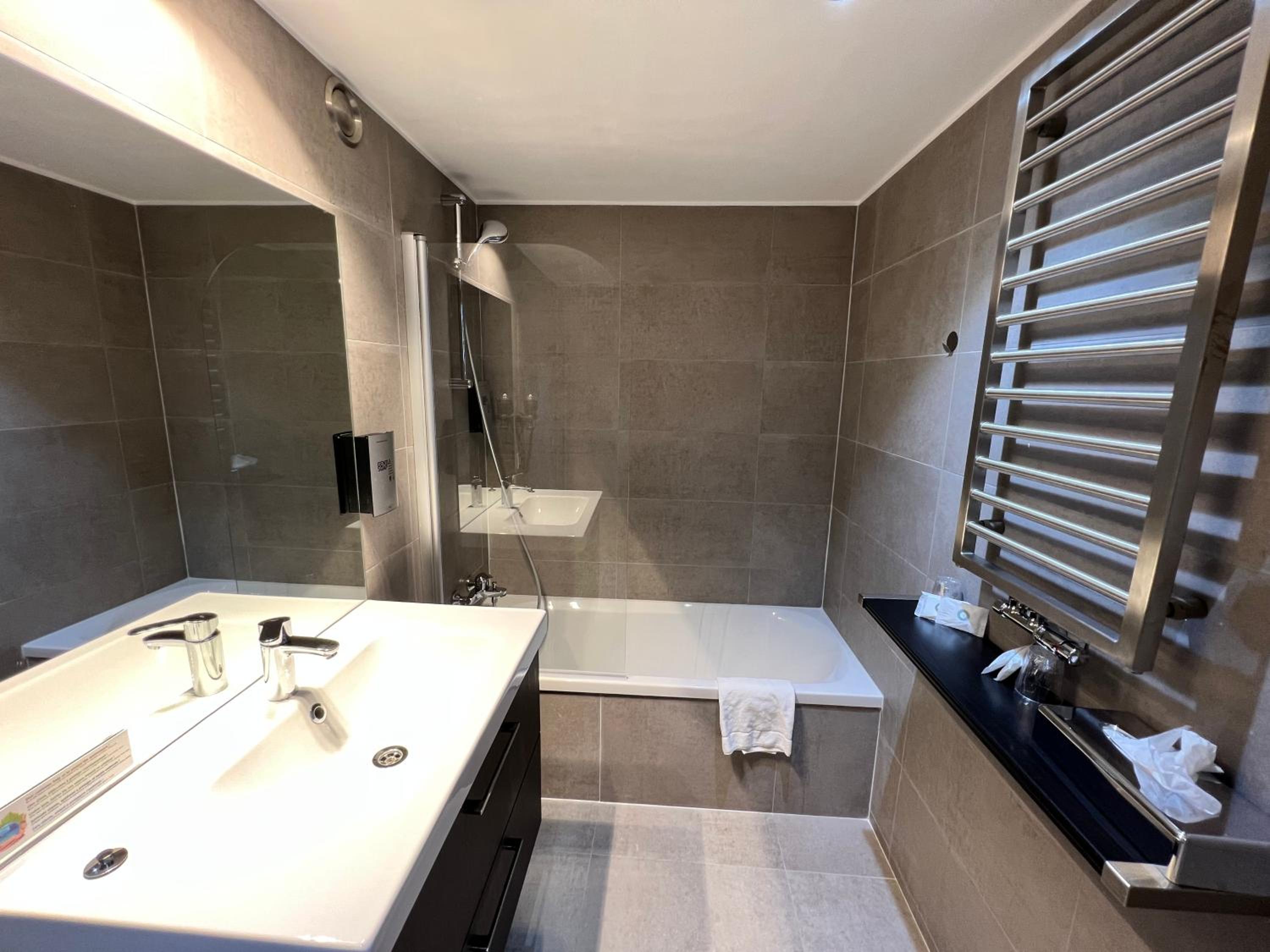 Executive Queen Room - Photo 21
