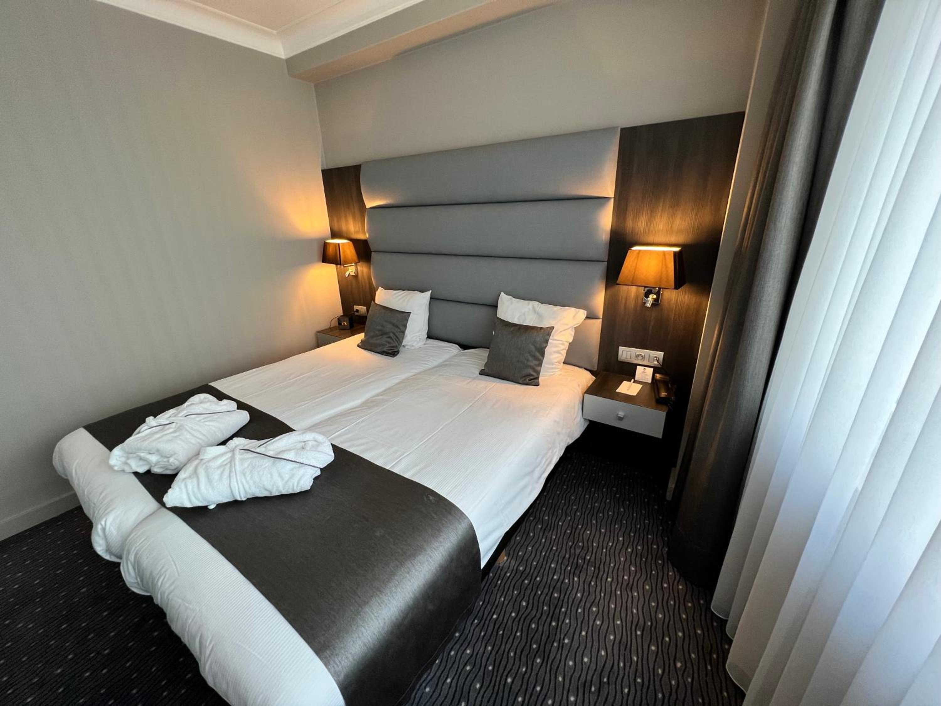 Executive Queen Room - Photo 19