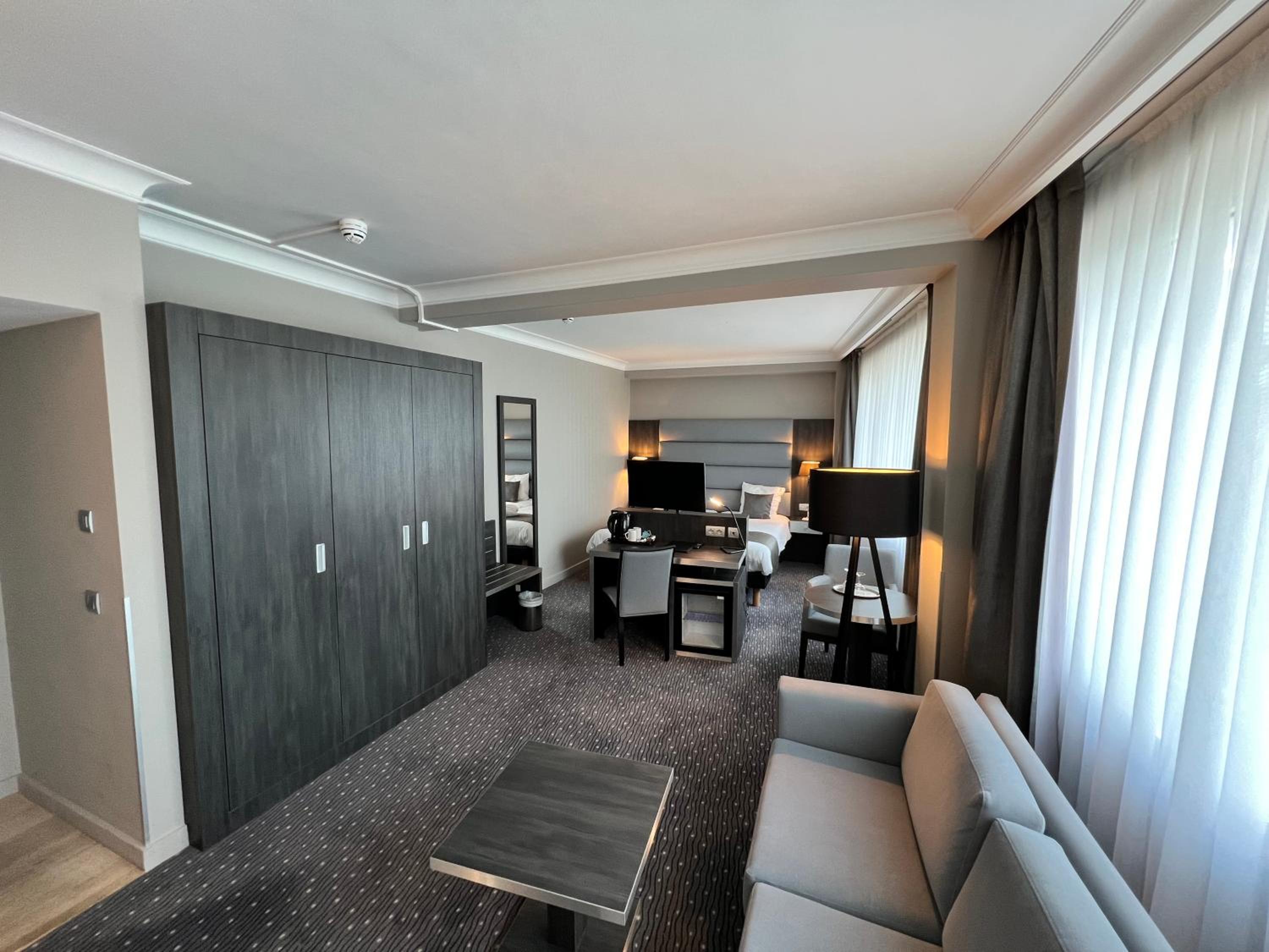 Executive Queen Room - Photo 7