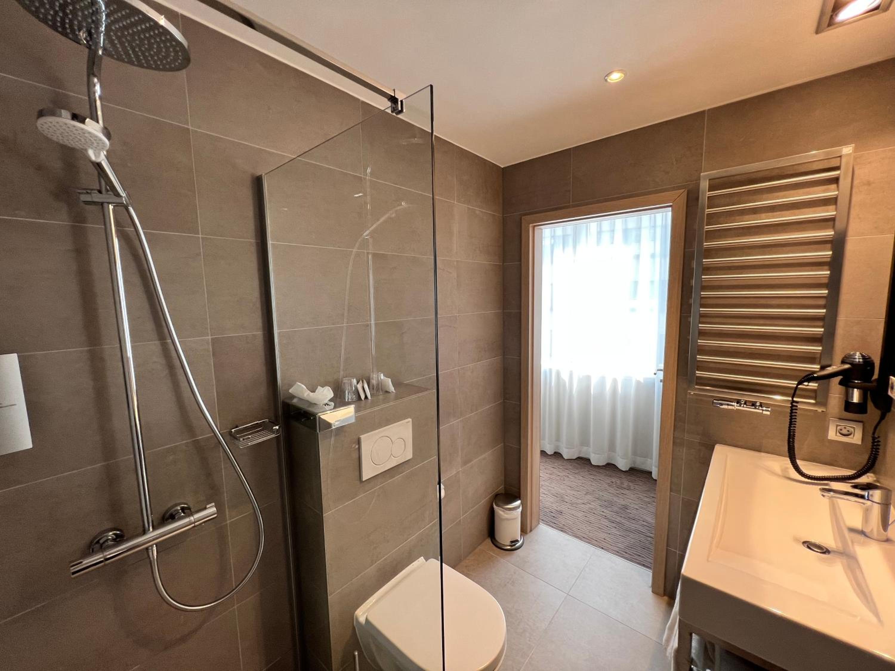 Executive Queen Room - Photo 12