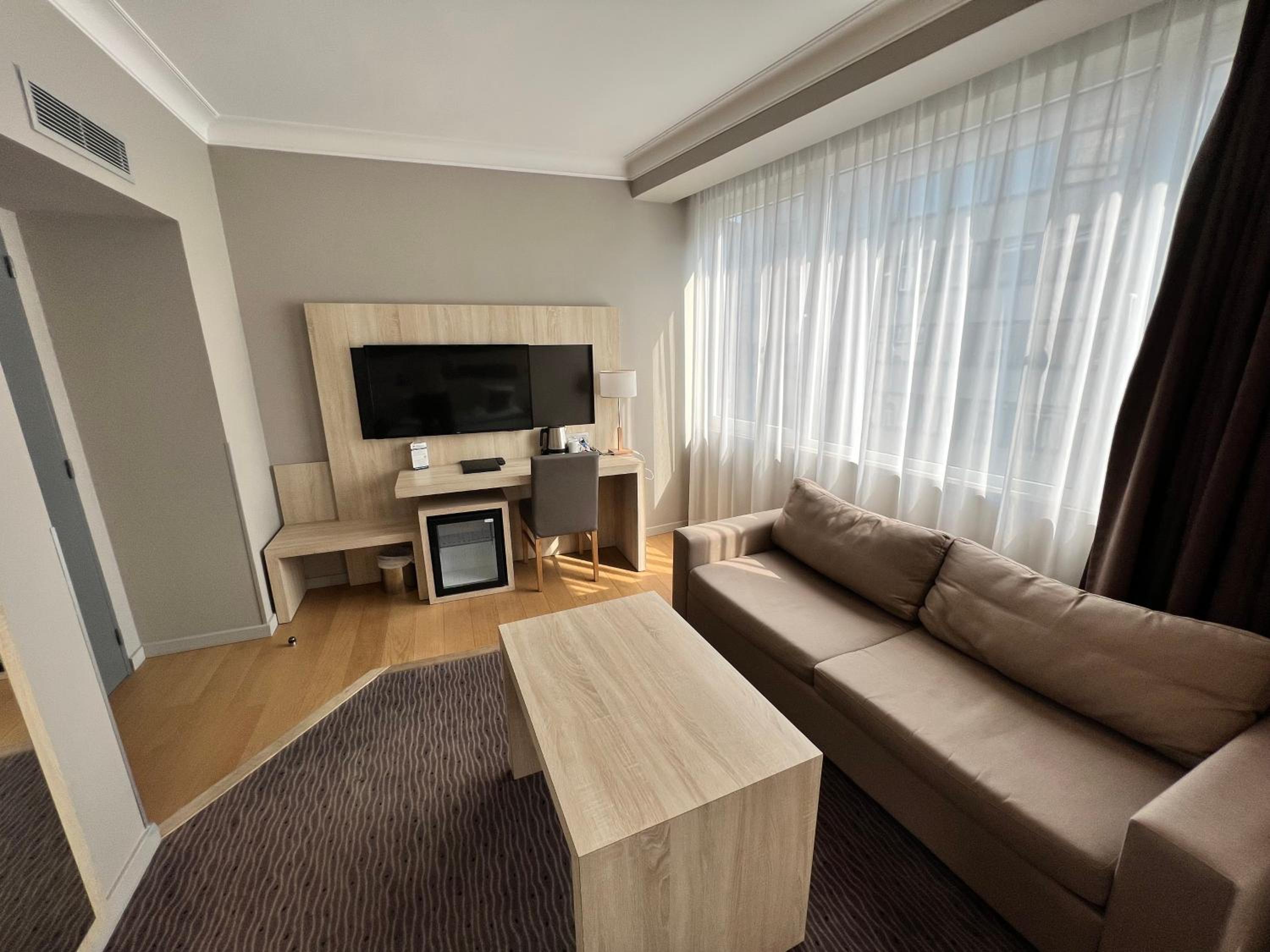 Executive Queen Room - Photo 6