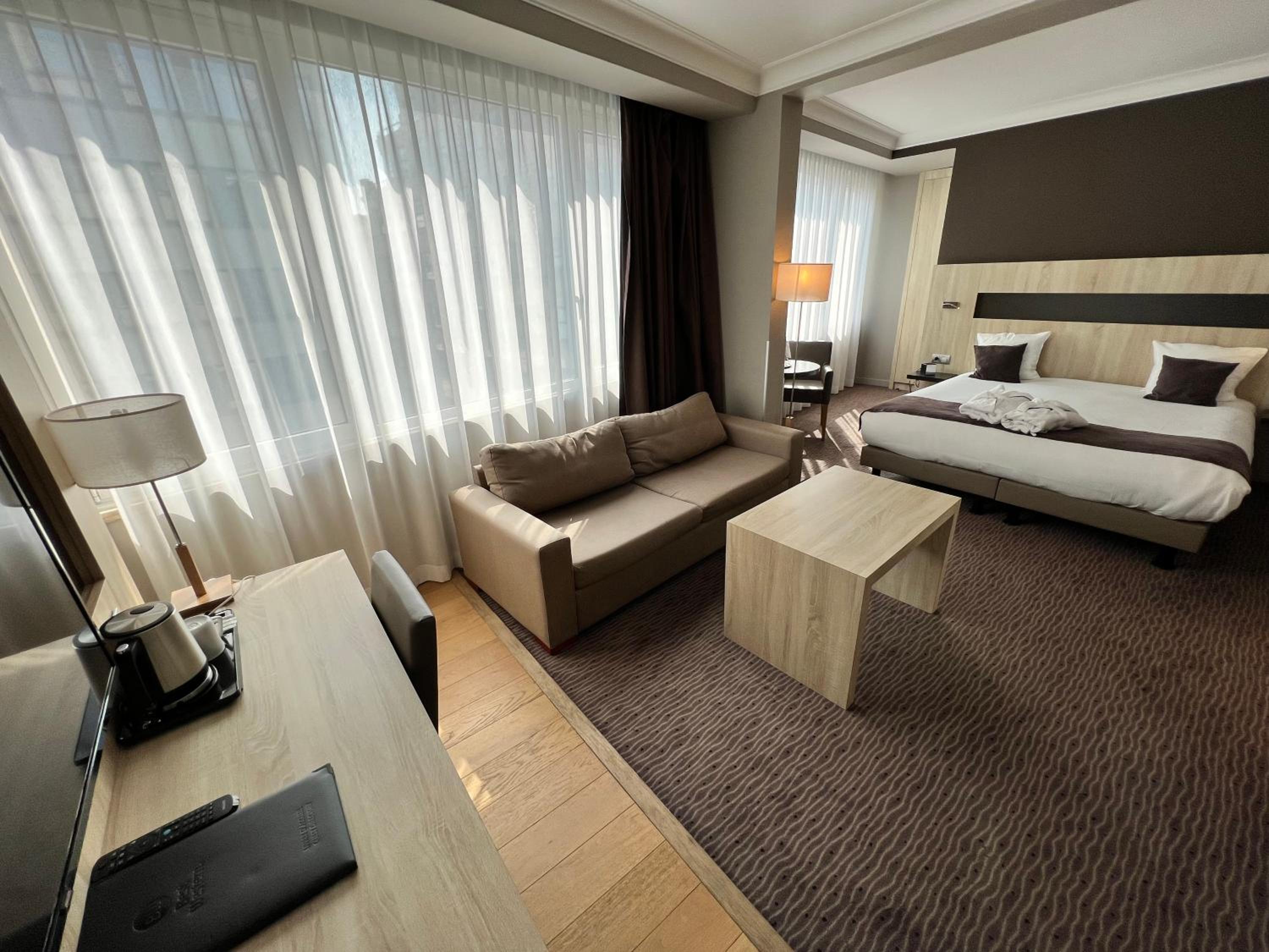 Executive Queen Room - Photo 25