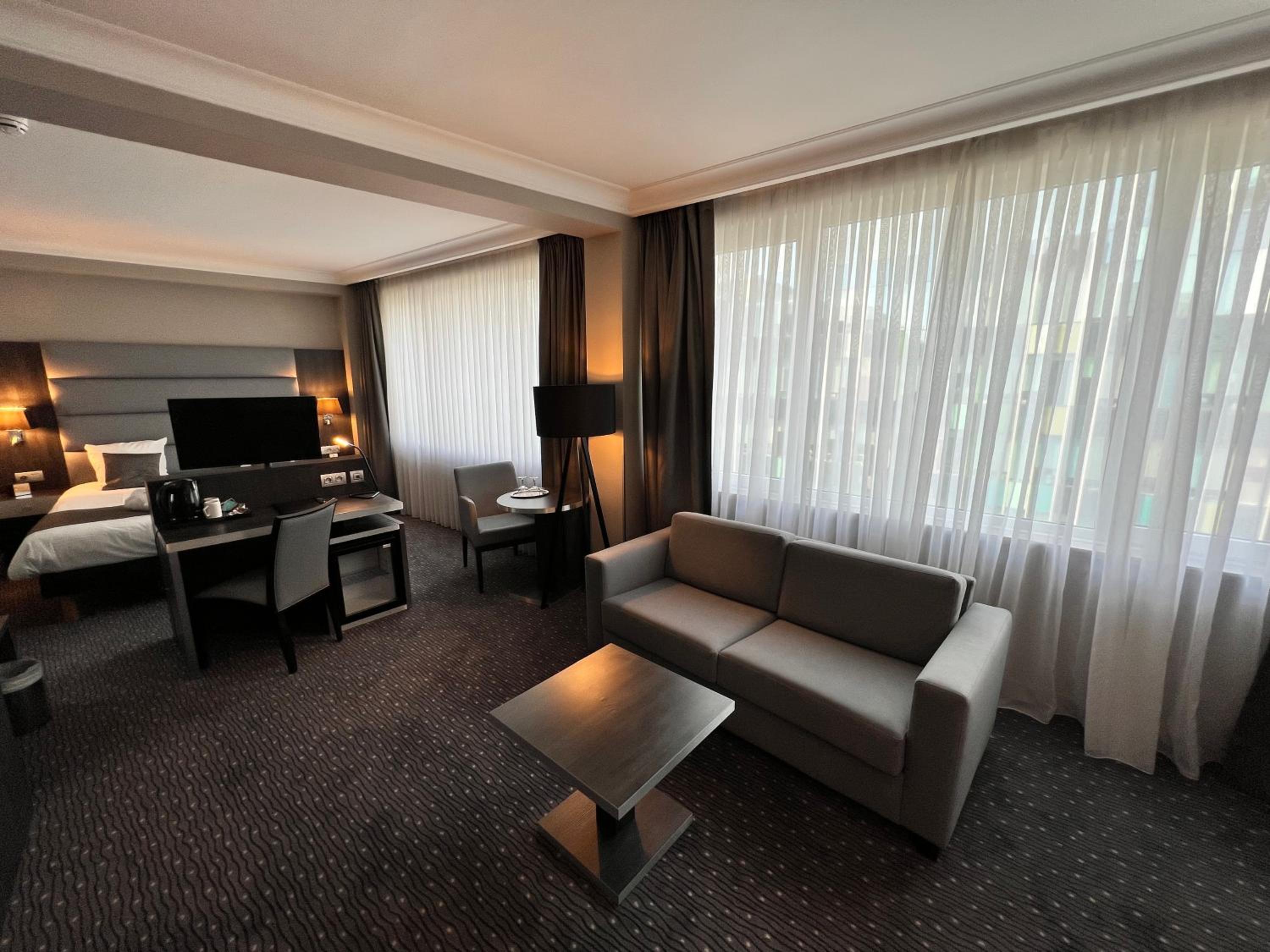 Executive Queen Room - Photo 22