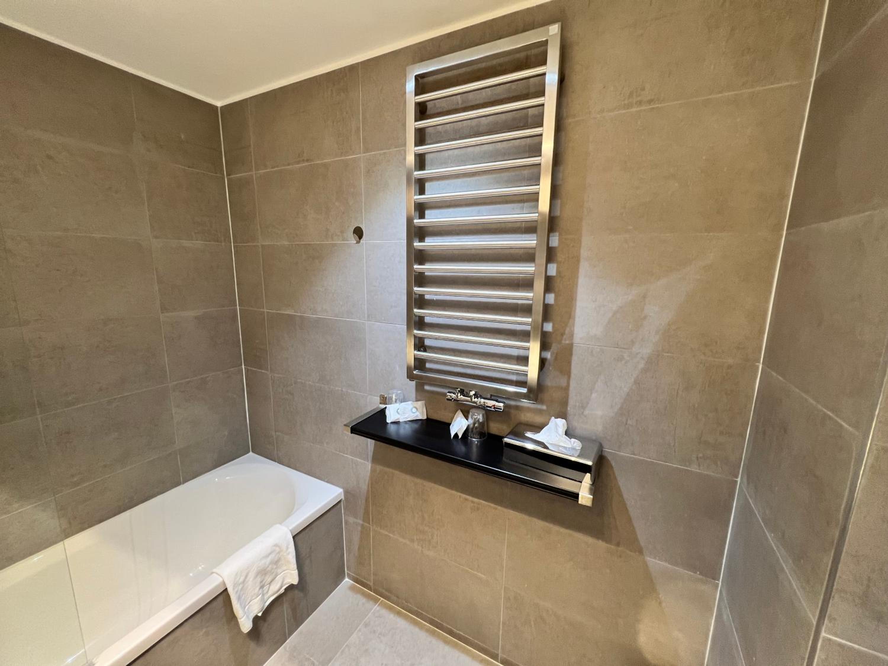 Executive Queen Room - Photo 28