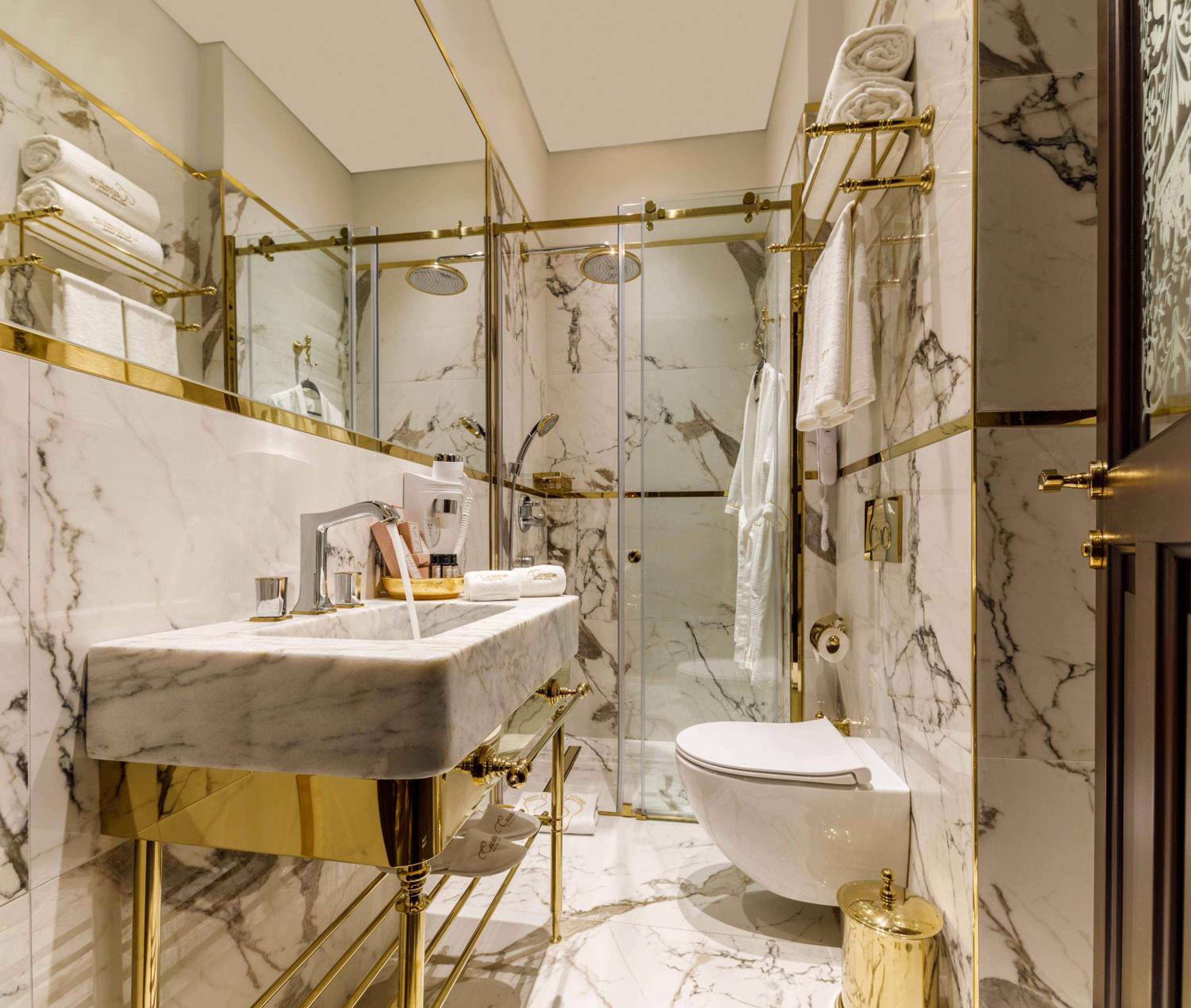Premium Double Room thumbnail 6