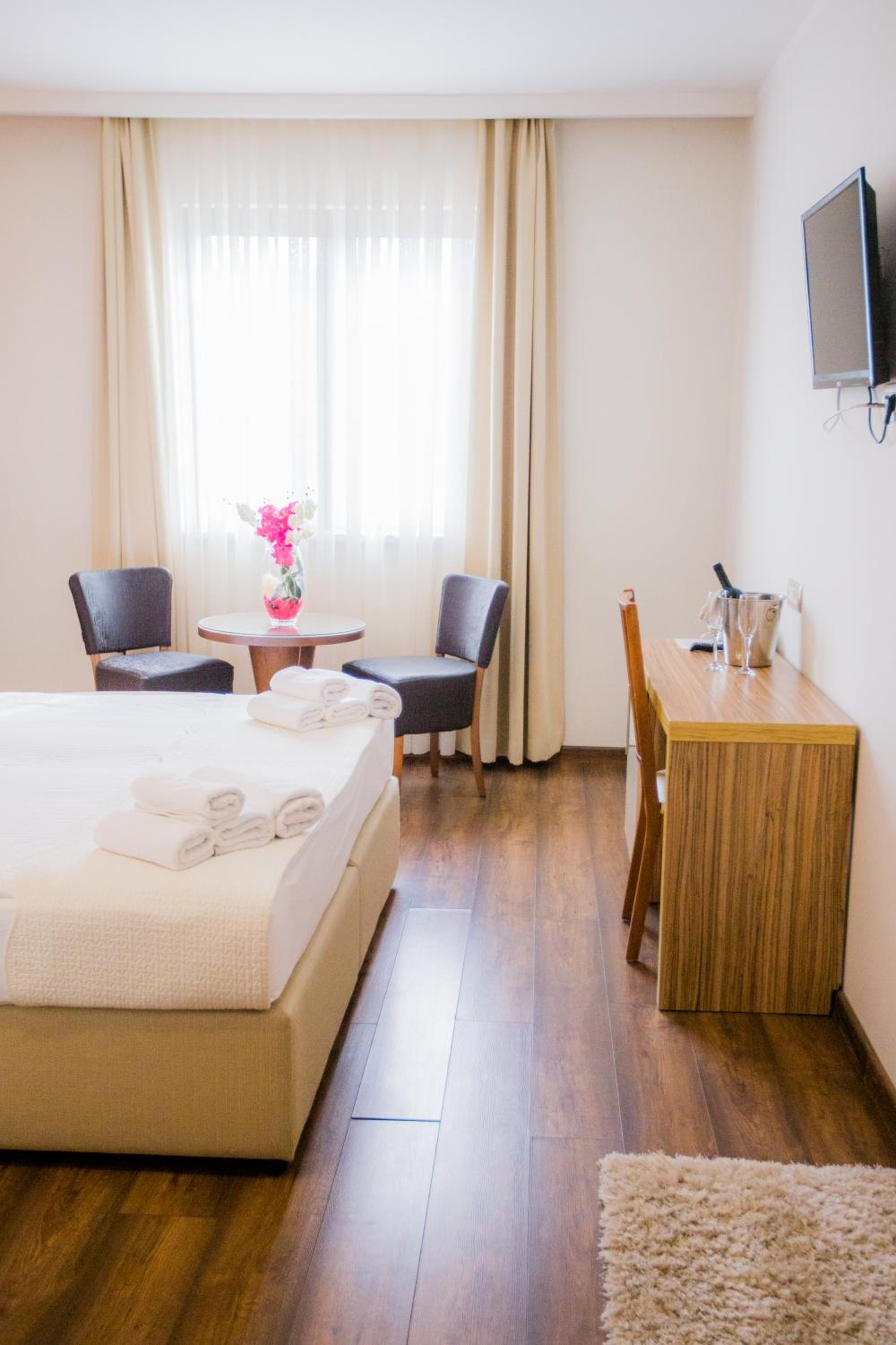 Double or Twin Room photo 2