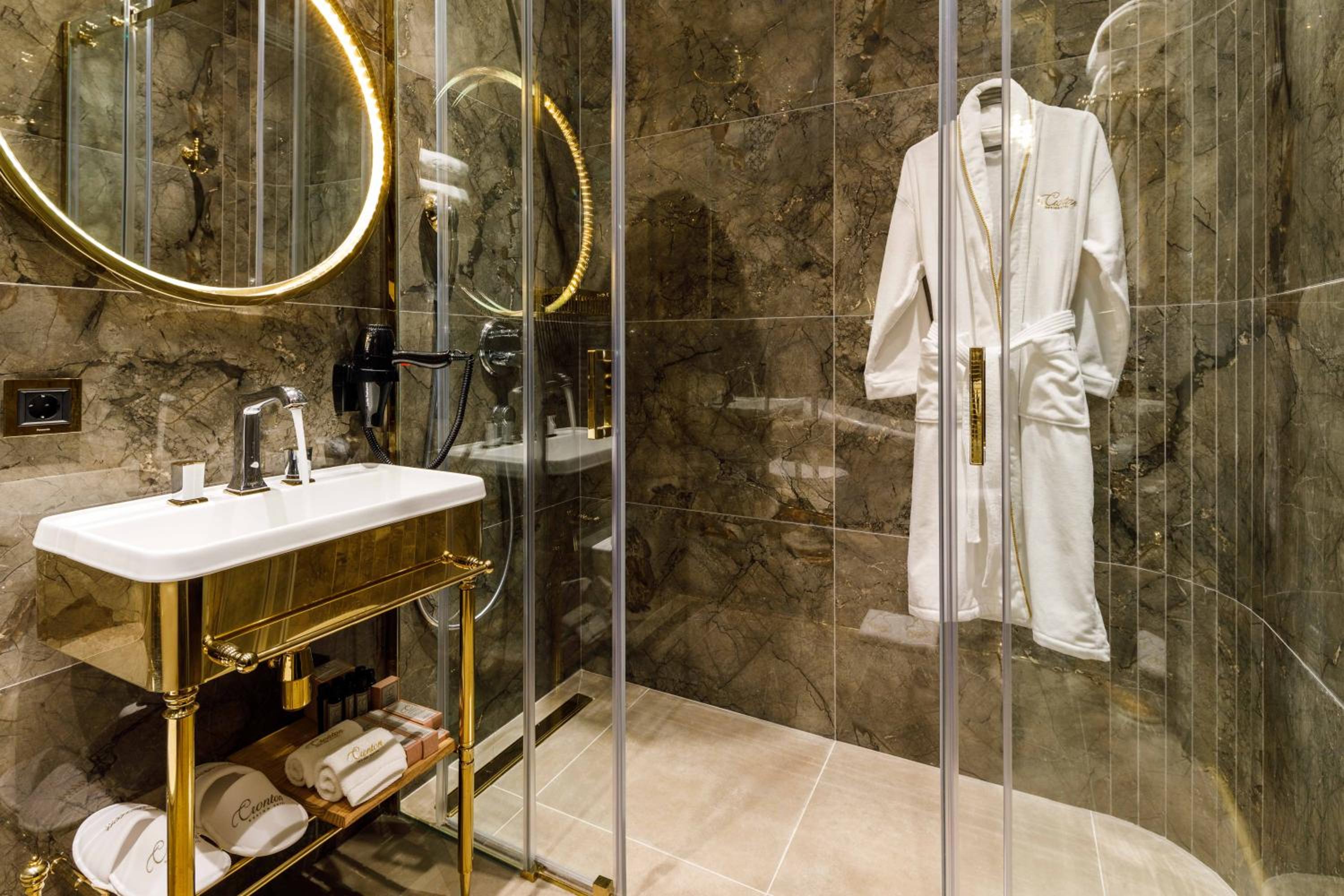 Deluxe King Suite