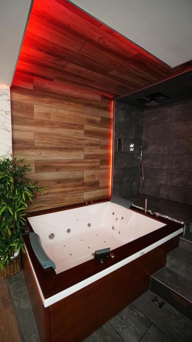 Studio with Spa Bath photo 3