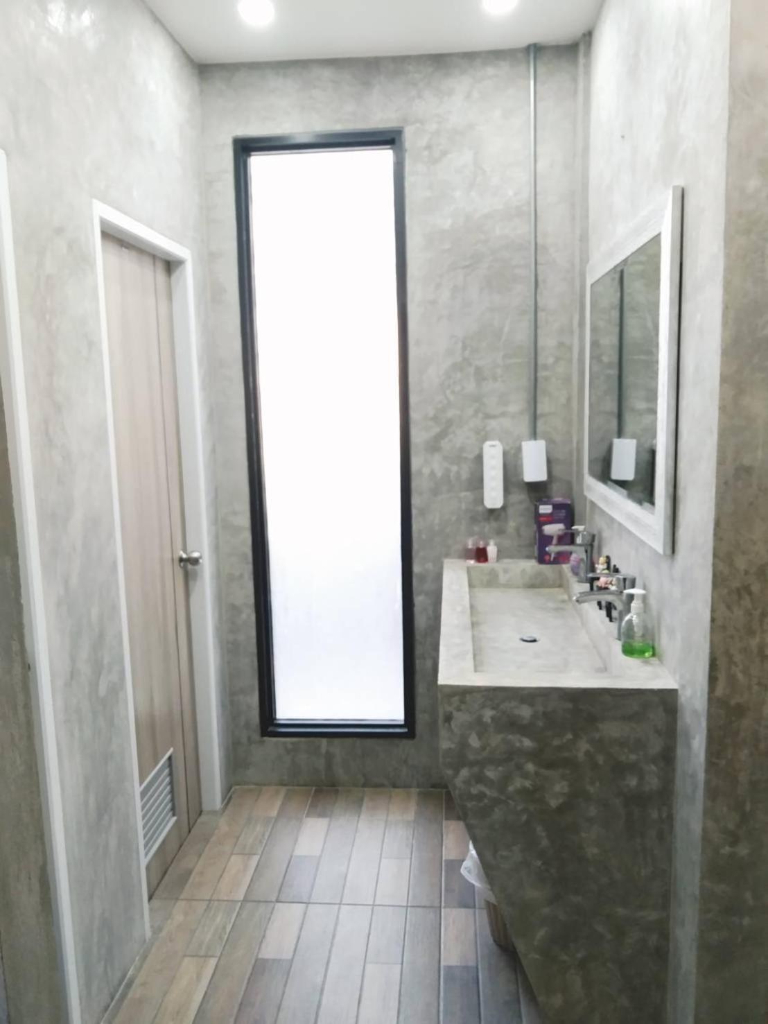 Four-Bedroom House - Photo 6
