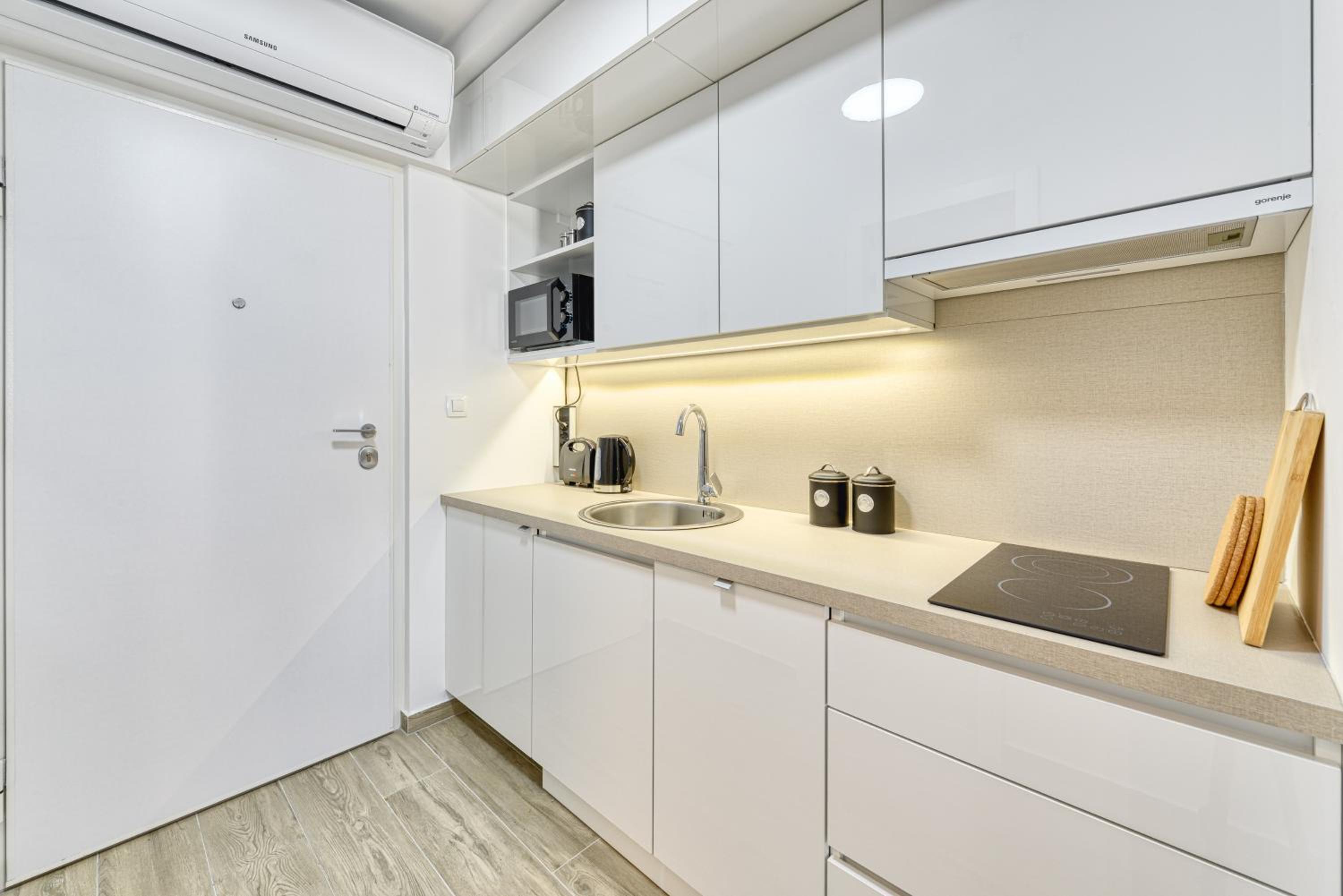 Superior Studio Apartment with Balcony photo 2