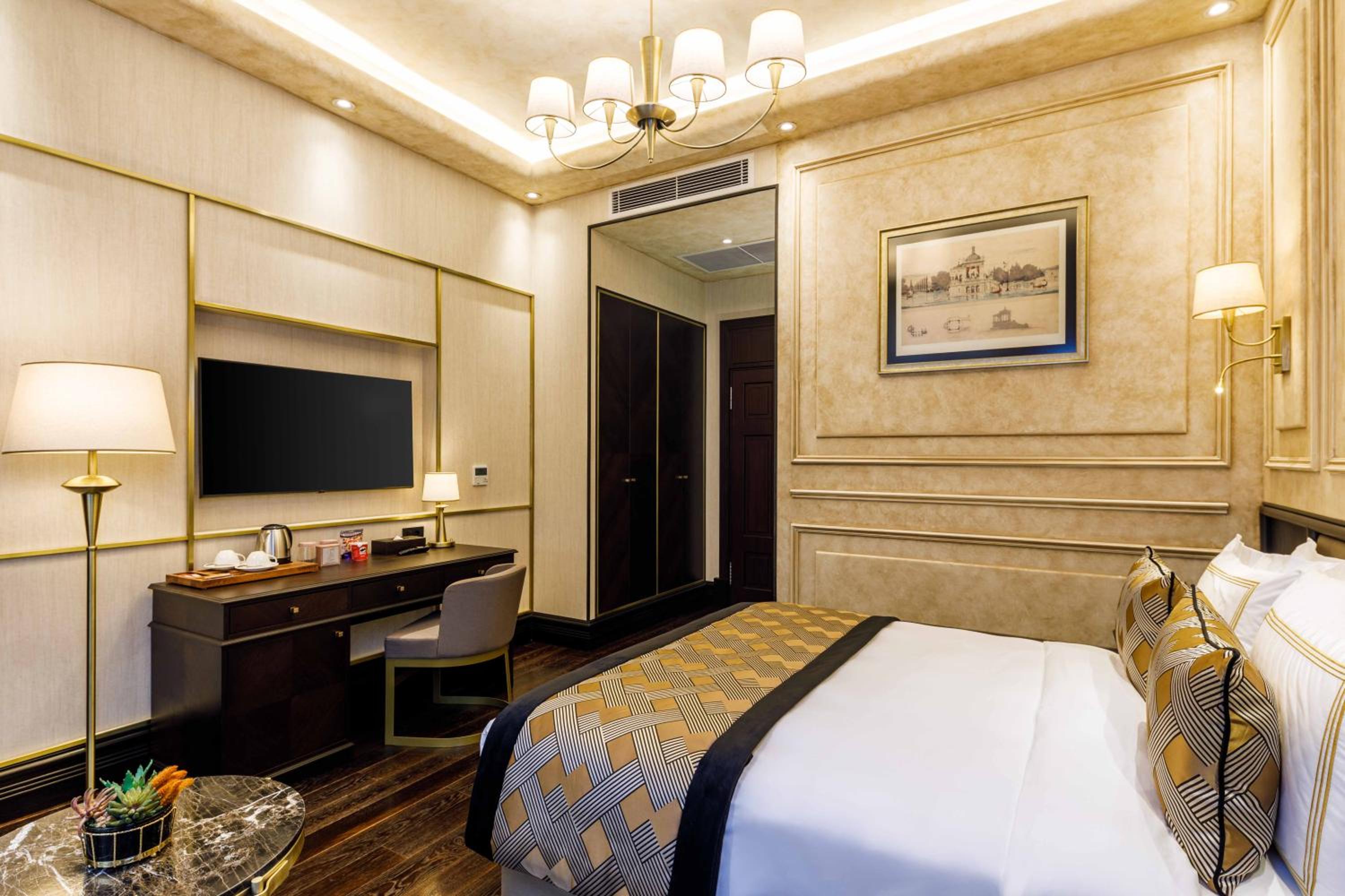 Deluxe Double Room (2 Adults + 1 Child)