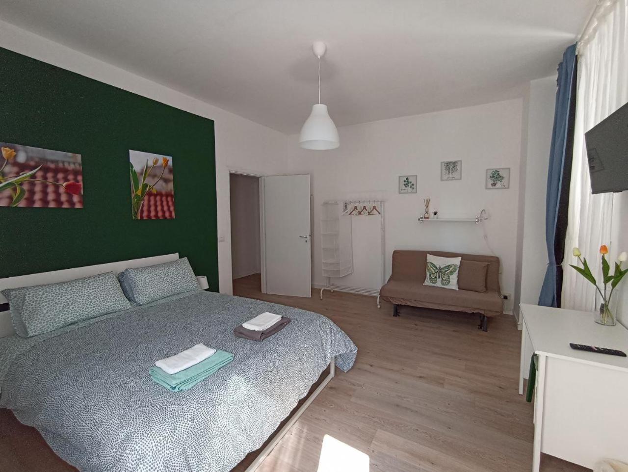 Double Room with Private External Bathroom photo 2