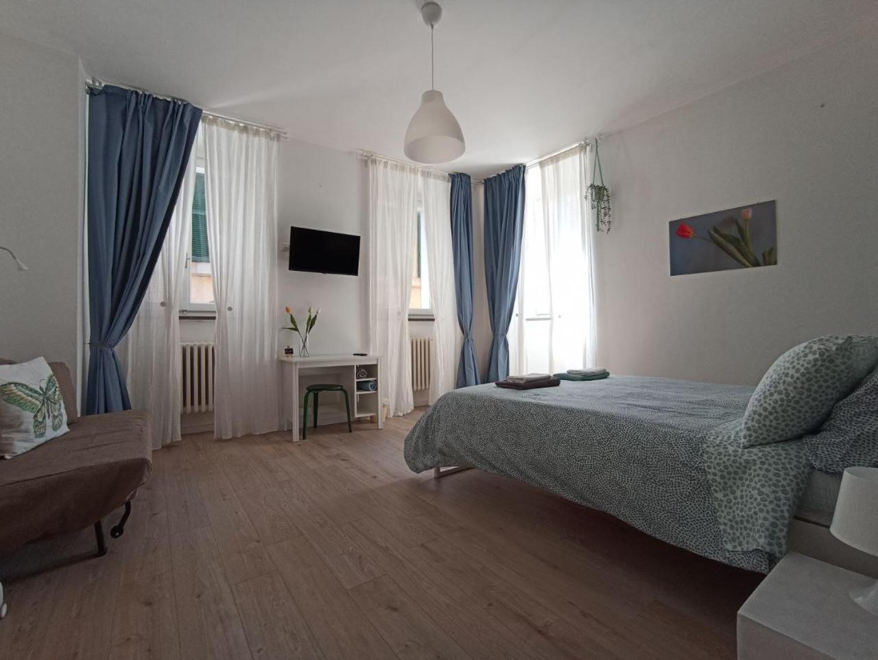 Double Room with Private External Bathroom photo 1