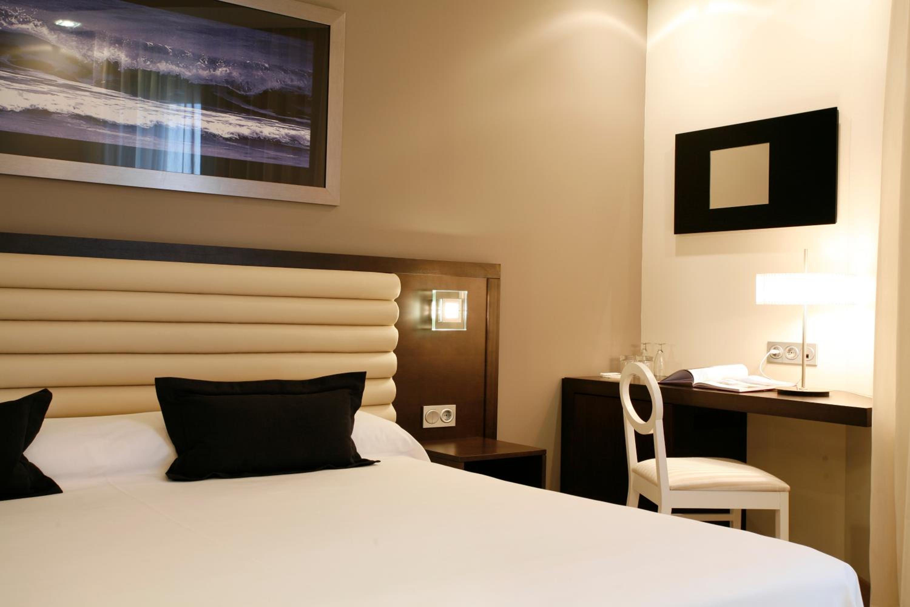 Double or Twin Room with Spa Access photo 2