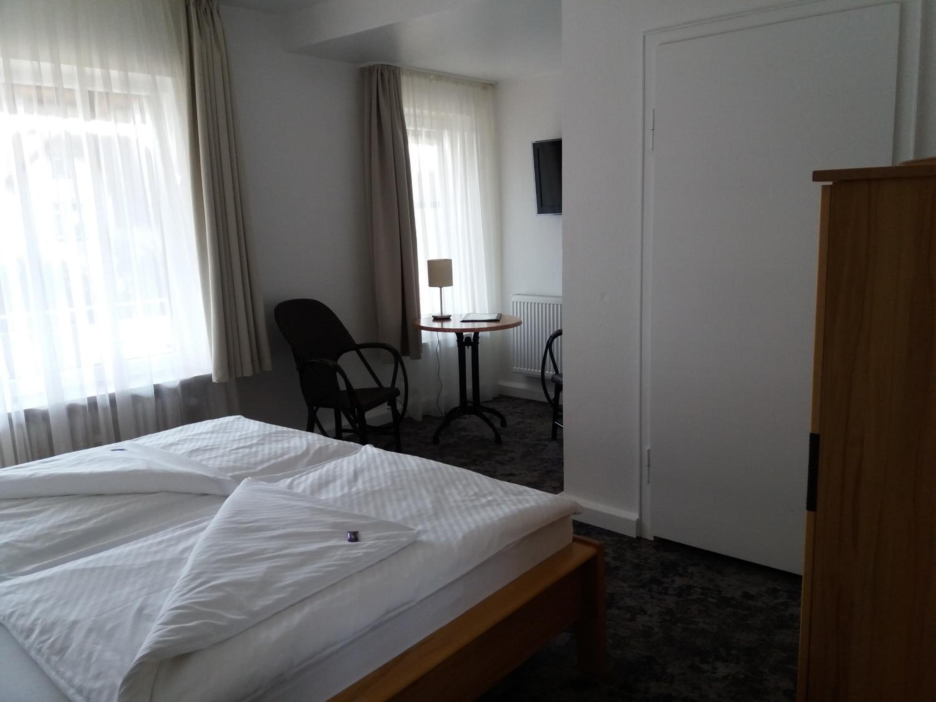 Double Room with Balcony - Photo 18