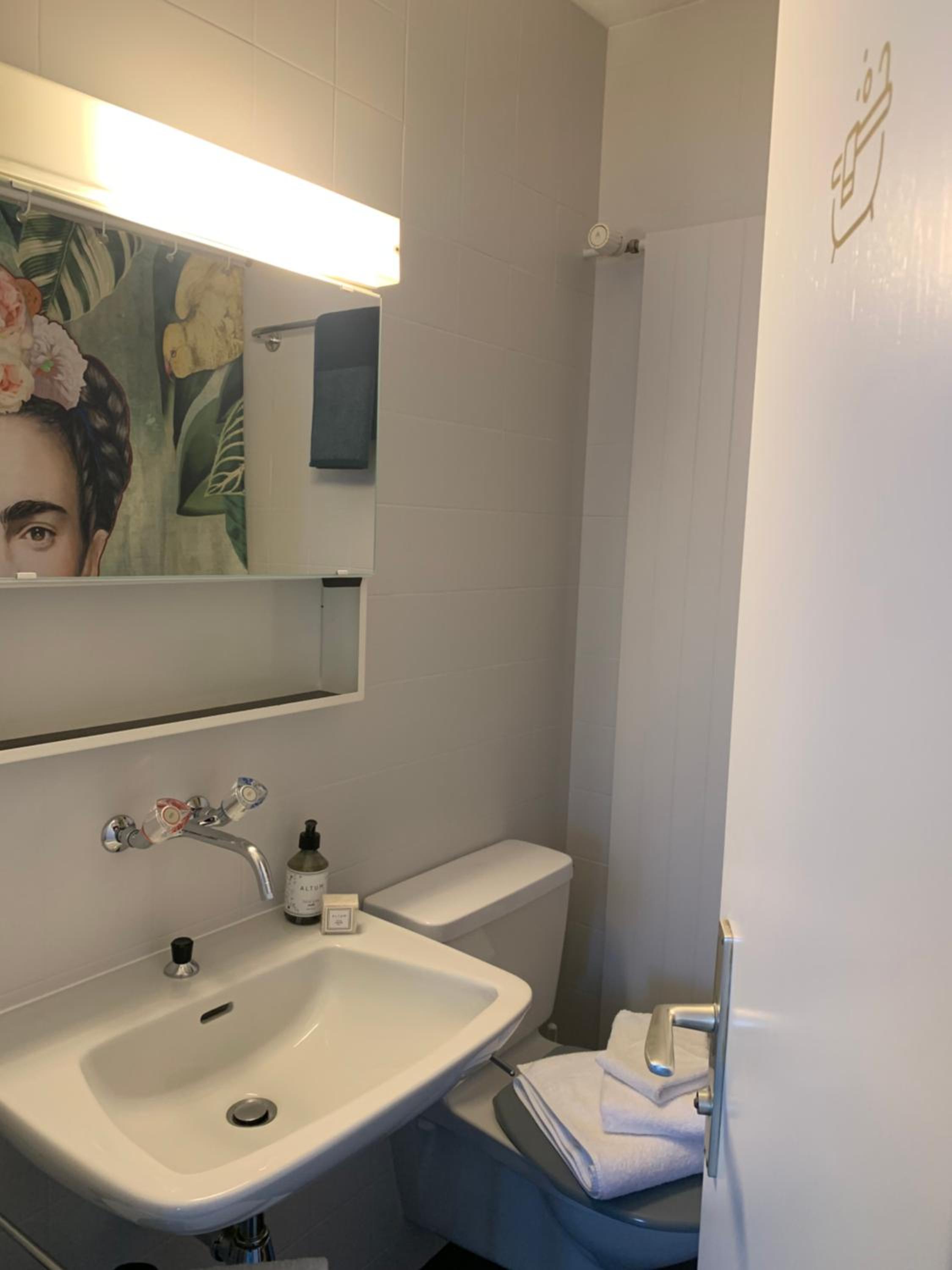 Standard Single Room with Shared Bathroom photo 3