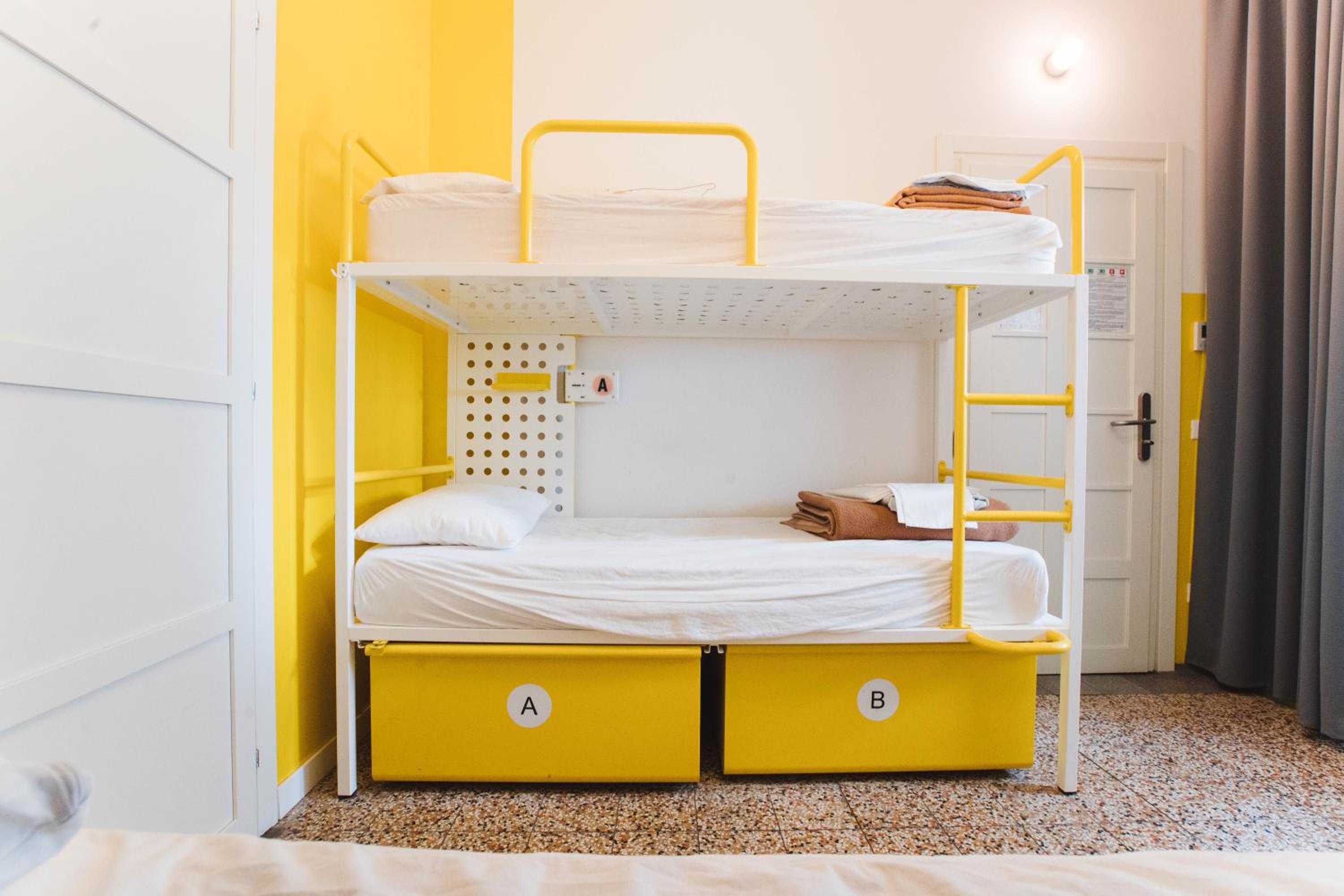Bed in 6-Bed Female Dormitory Room photo 1