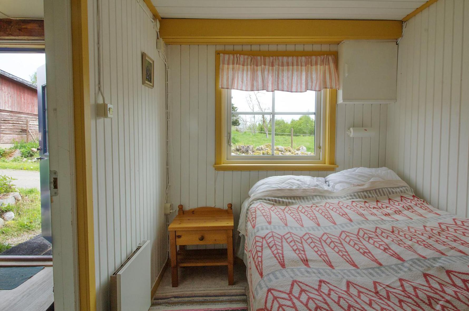 Single Room with Shared Bathroom photo 1